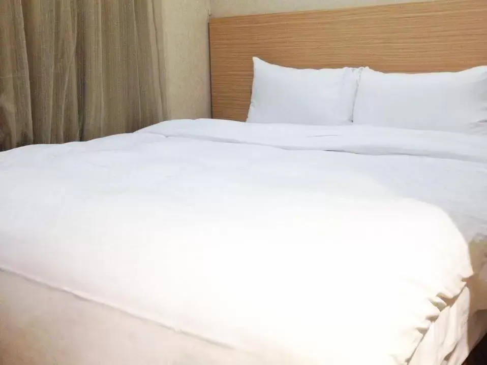 Bed in The Metro Hotel Taichung