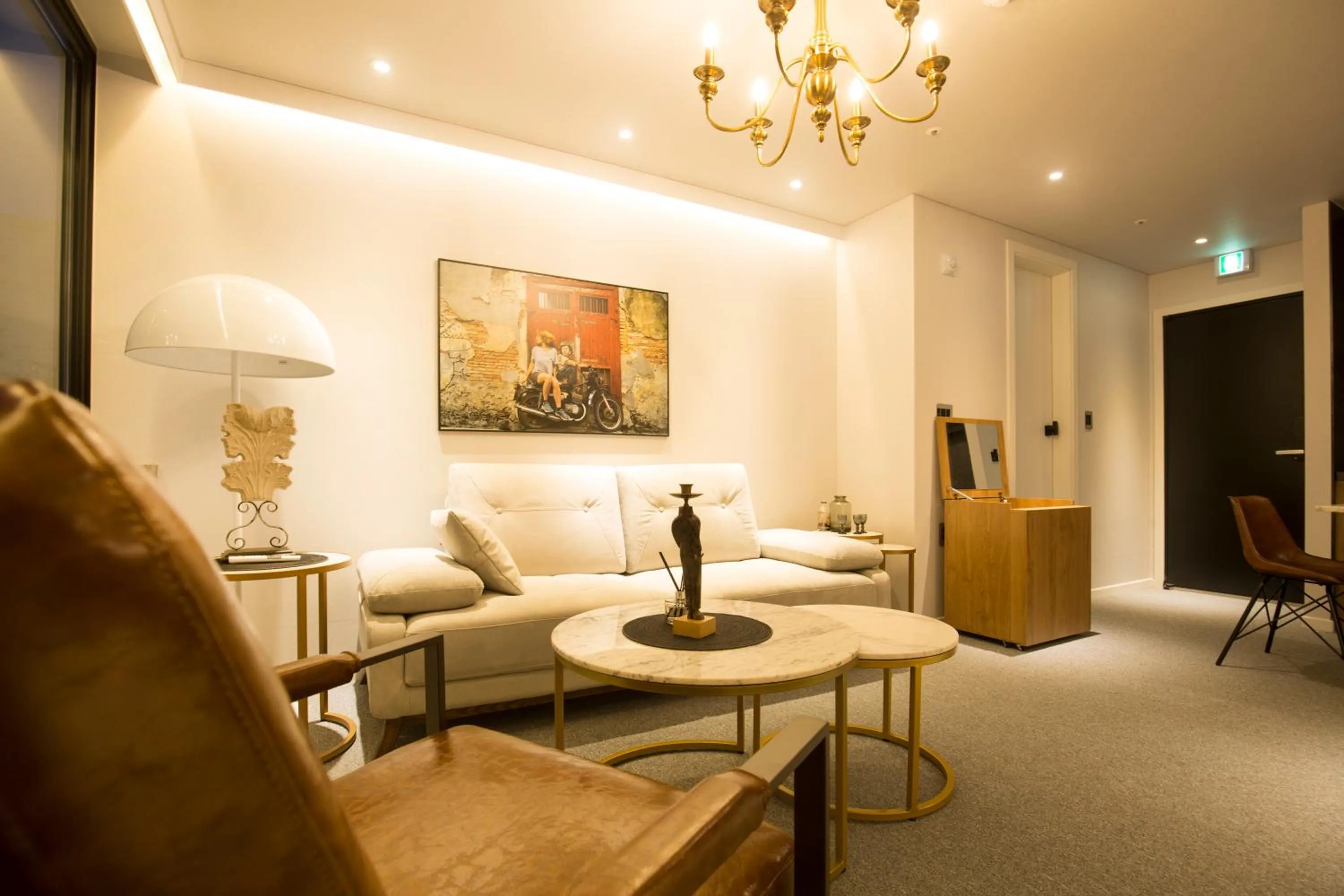 Living room, Seating Area in UH Suite The Jongno