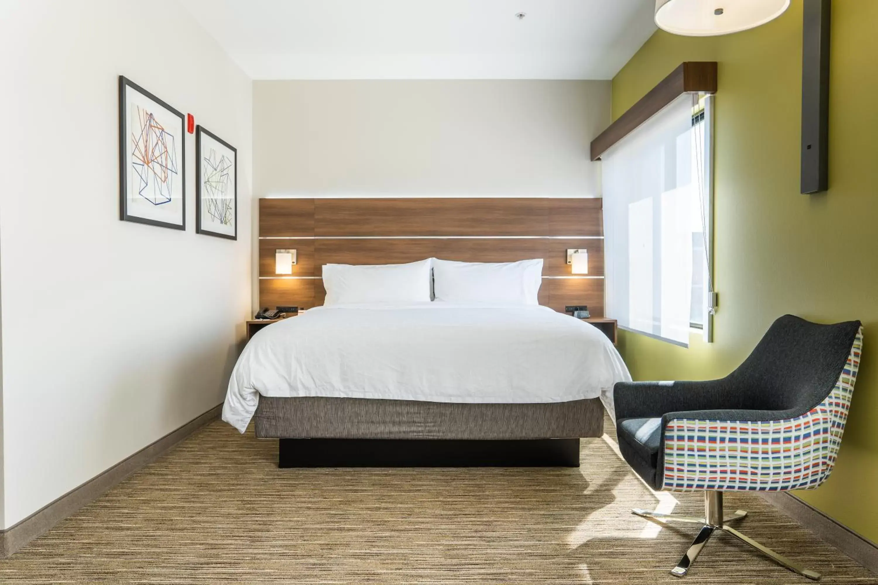 Bed in Holiday Inn Express & Suites - Lake Forest, an IHG Hotel