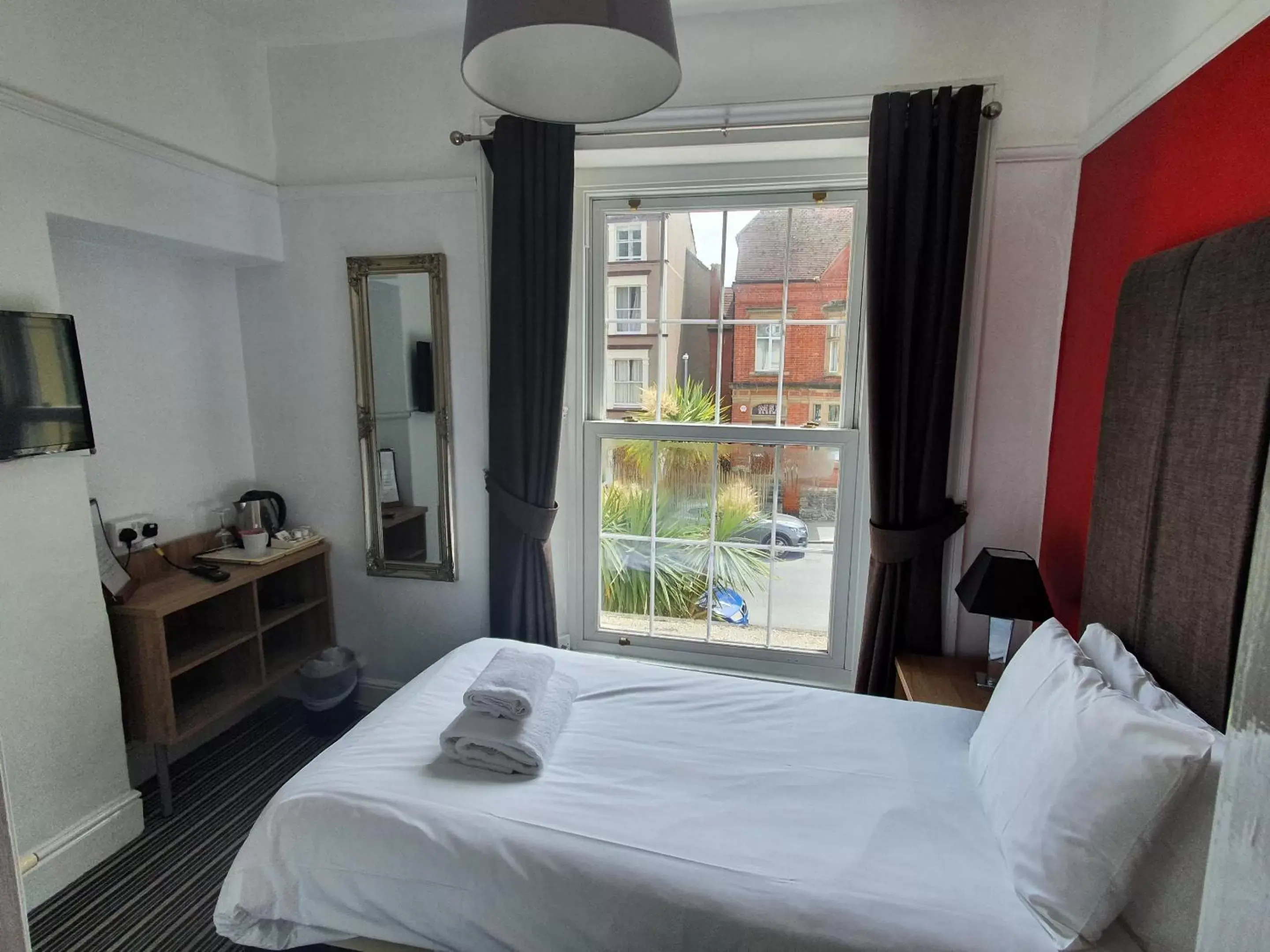 Double Room with Private Bathroom in The Post House, Llandudno