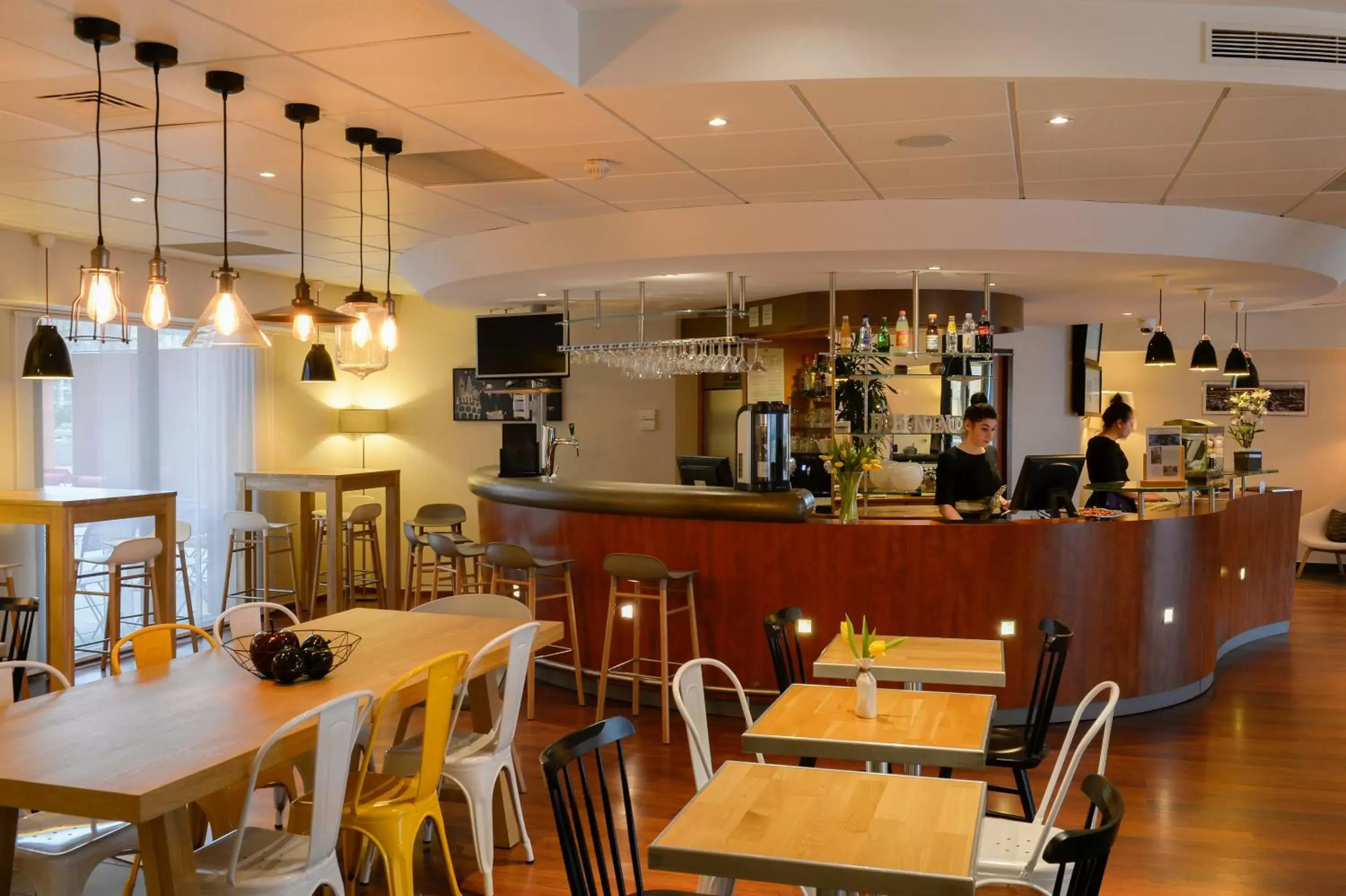 Restaurant/places to eat, Lounge/Bar in Novotel Suites Rouen Normandie