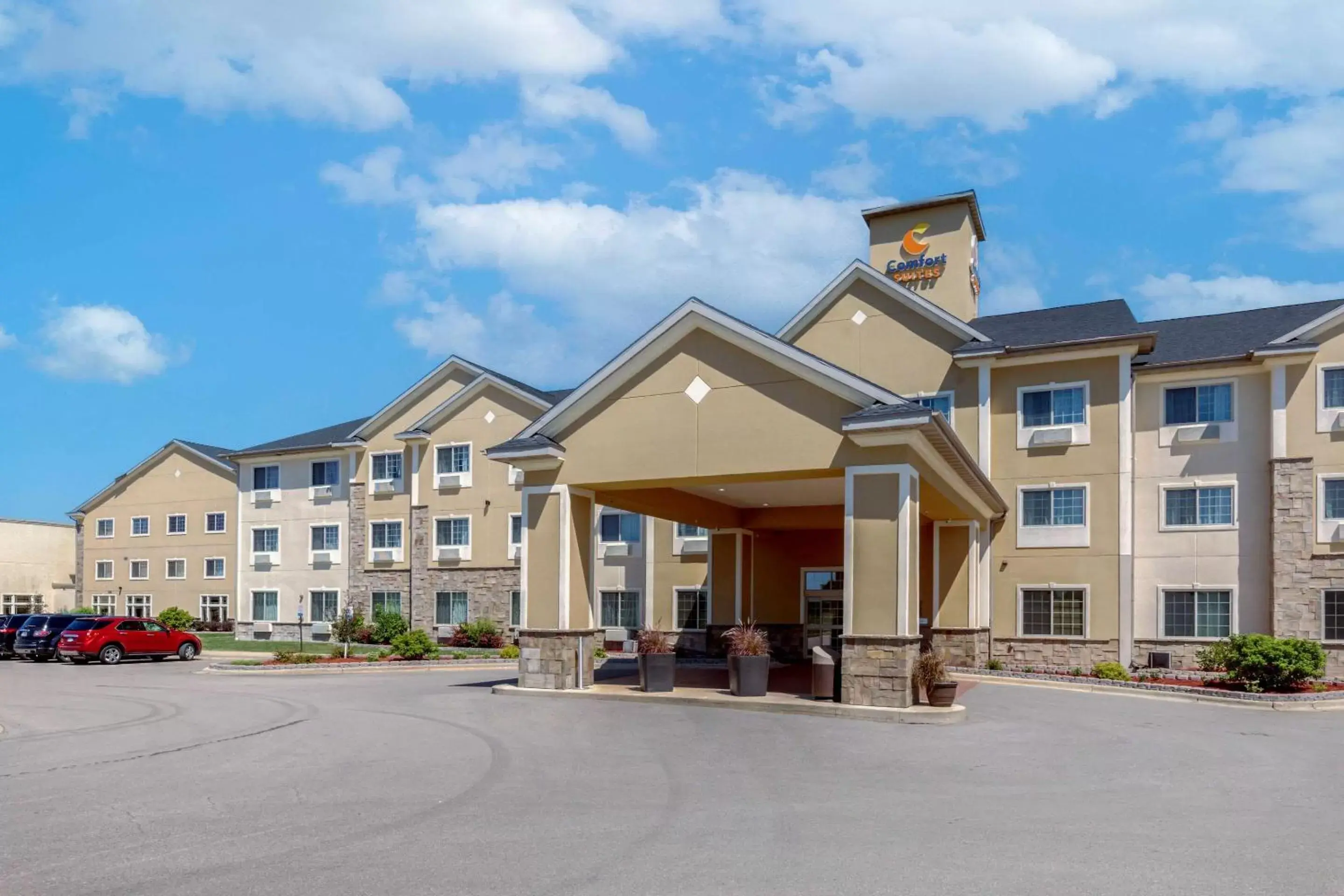 Property Building in Comfort Suites Johnson Creek Conference