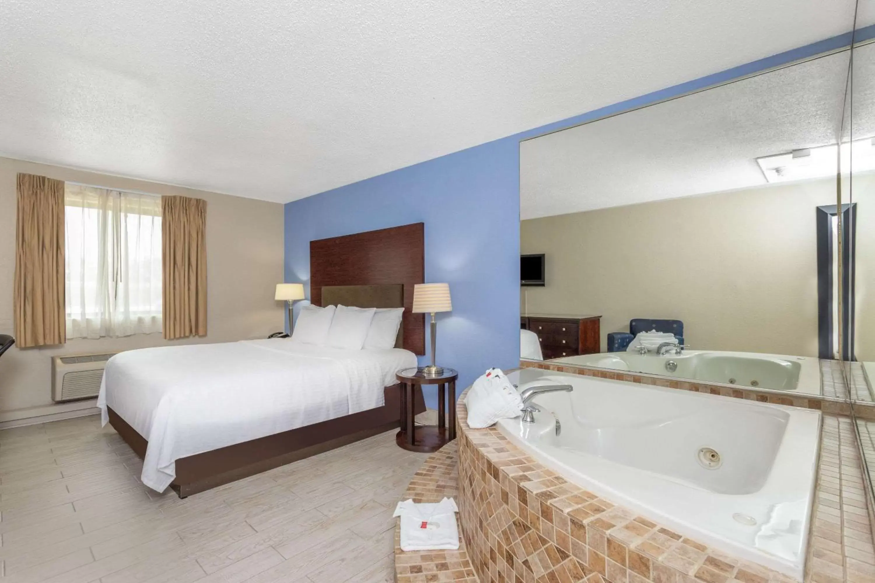 Photo of the whole room in Days Inn and Suites by Wyndham Hammond, IN