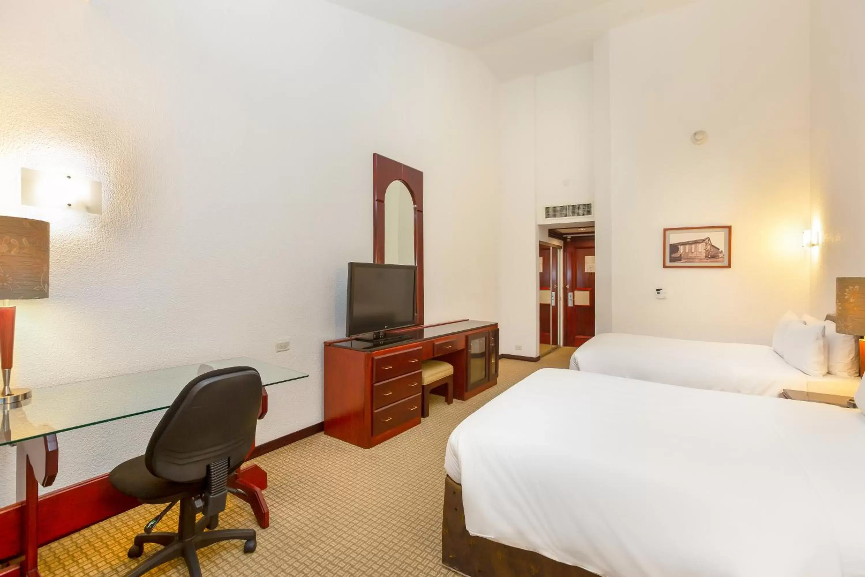 Bedroom, TV/Entertainment Center in Radisson Hotel San Jose - Costa Rica