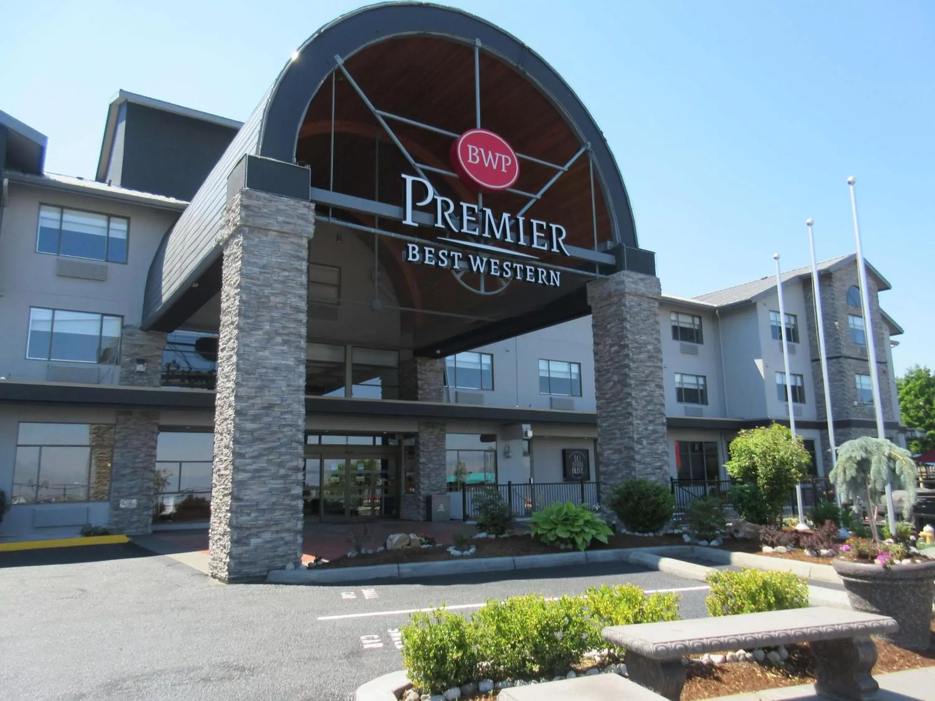 Property building in Best Western Premier Aberdeen Kamloops Property building in Best Western Premier Aberdeen Kamloops