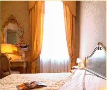 Photo of the whole room, Bed in Hotel Canal & Walter Photo of the whole room, Bed in Hotel Canal & Walter