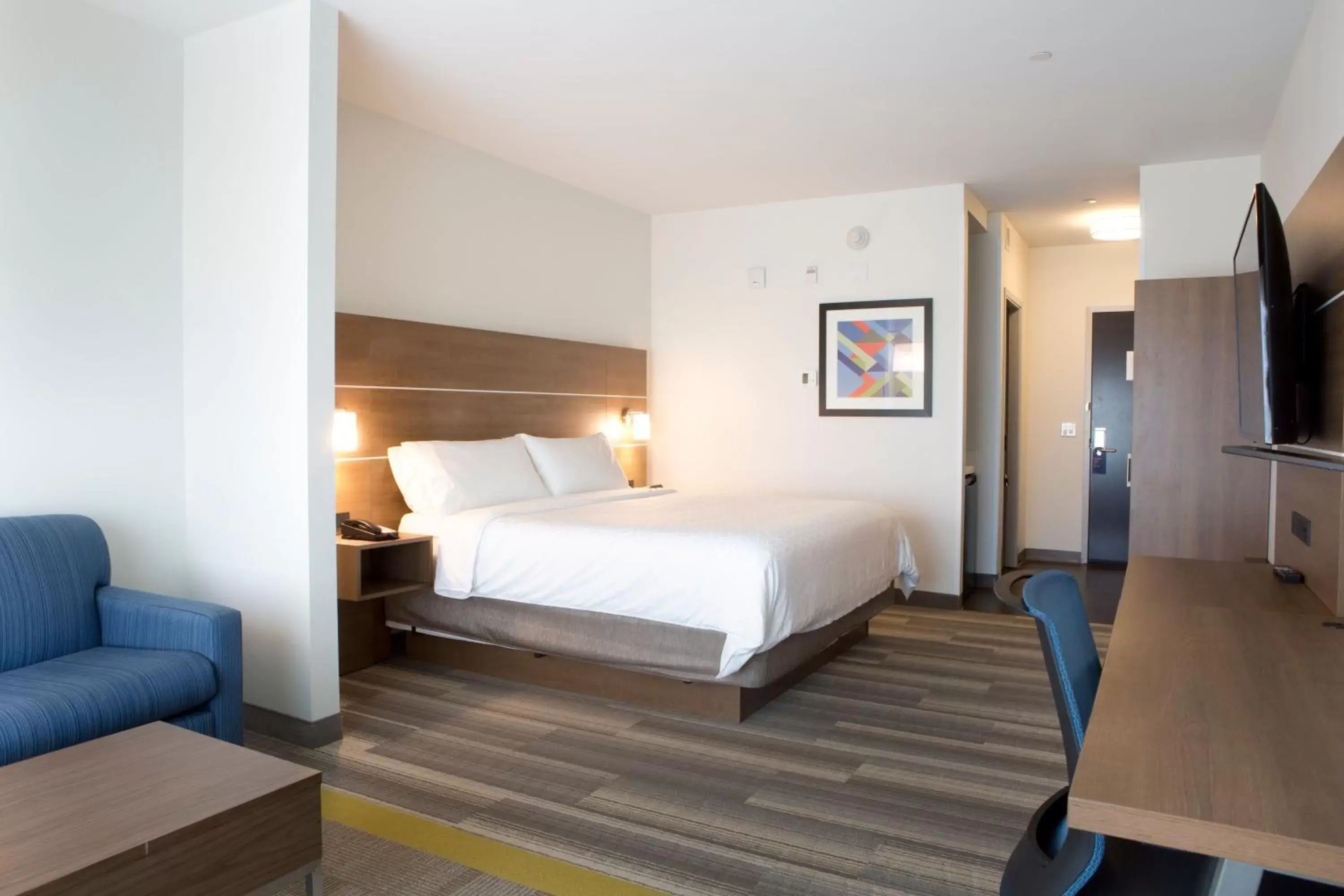 Photo of the whole room, Bed in Holiday Inn Express & Suites - Edmonton SW – Windermere, an IHG Hotel