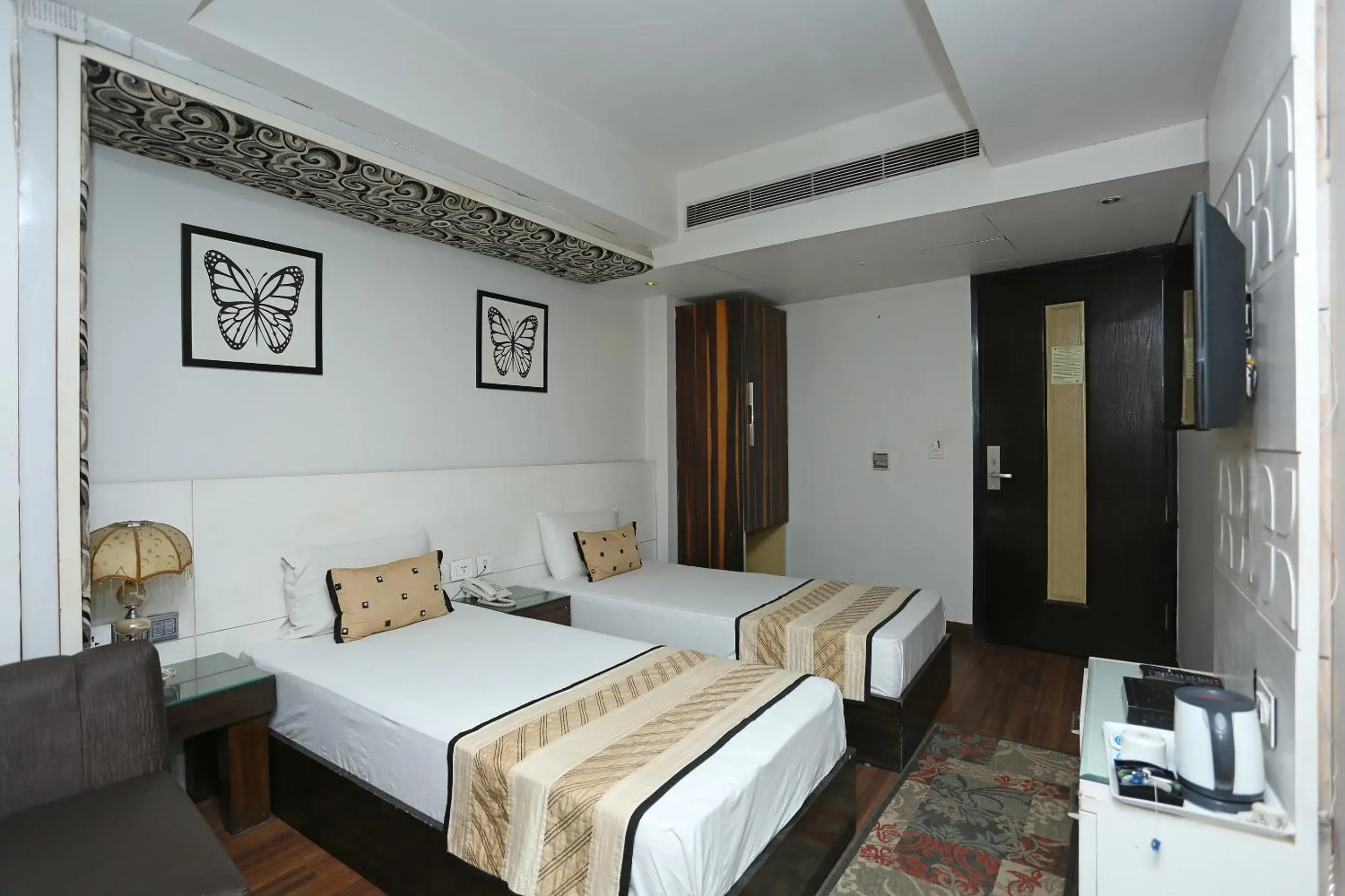 Bedroom, Bed in Hotel Uppal International - New Delhi Railway Station - Paharganj