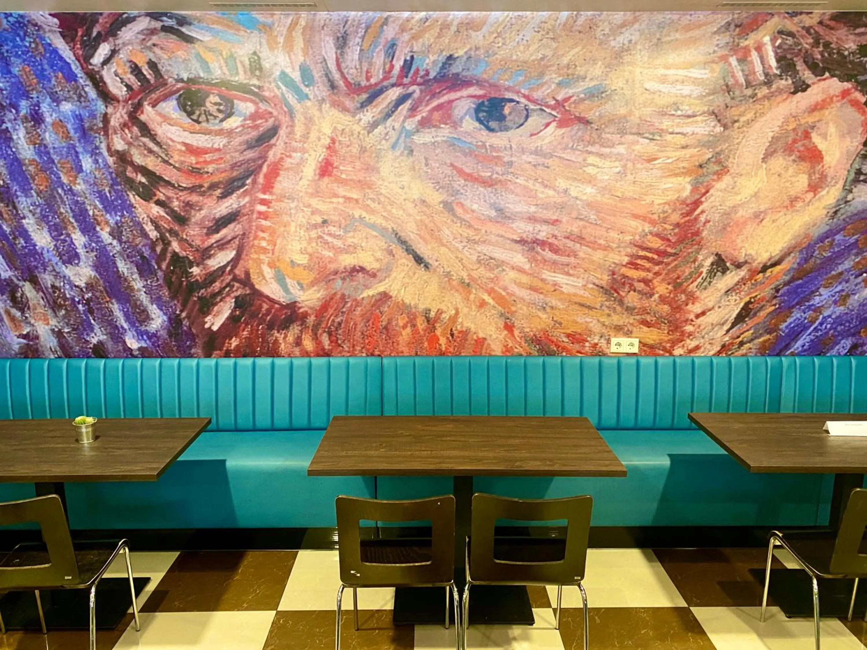 Breakfast in Hotel Van Gogh