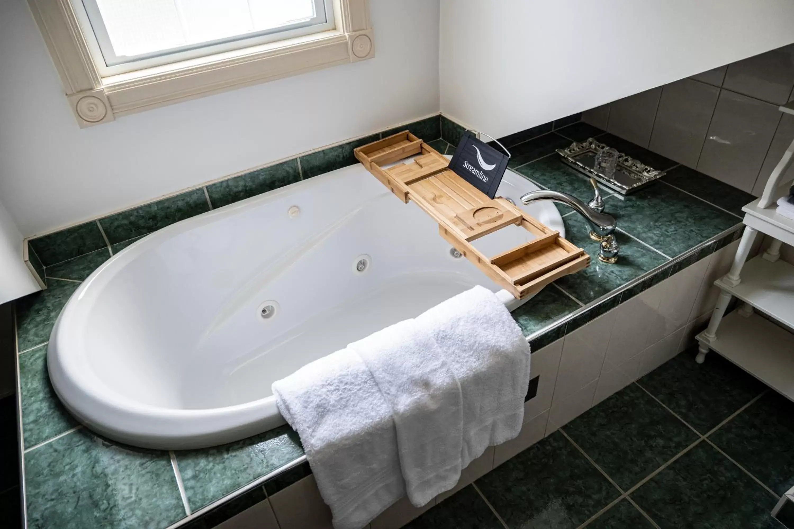 Bathroom in Belle View Manor Inn