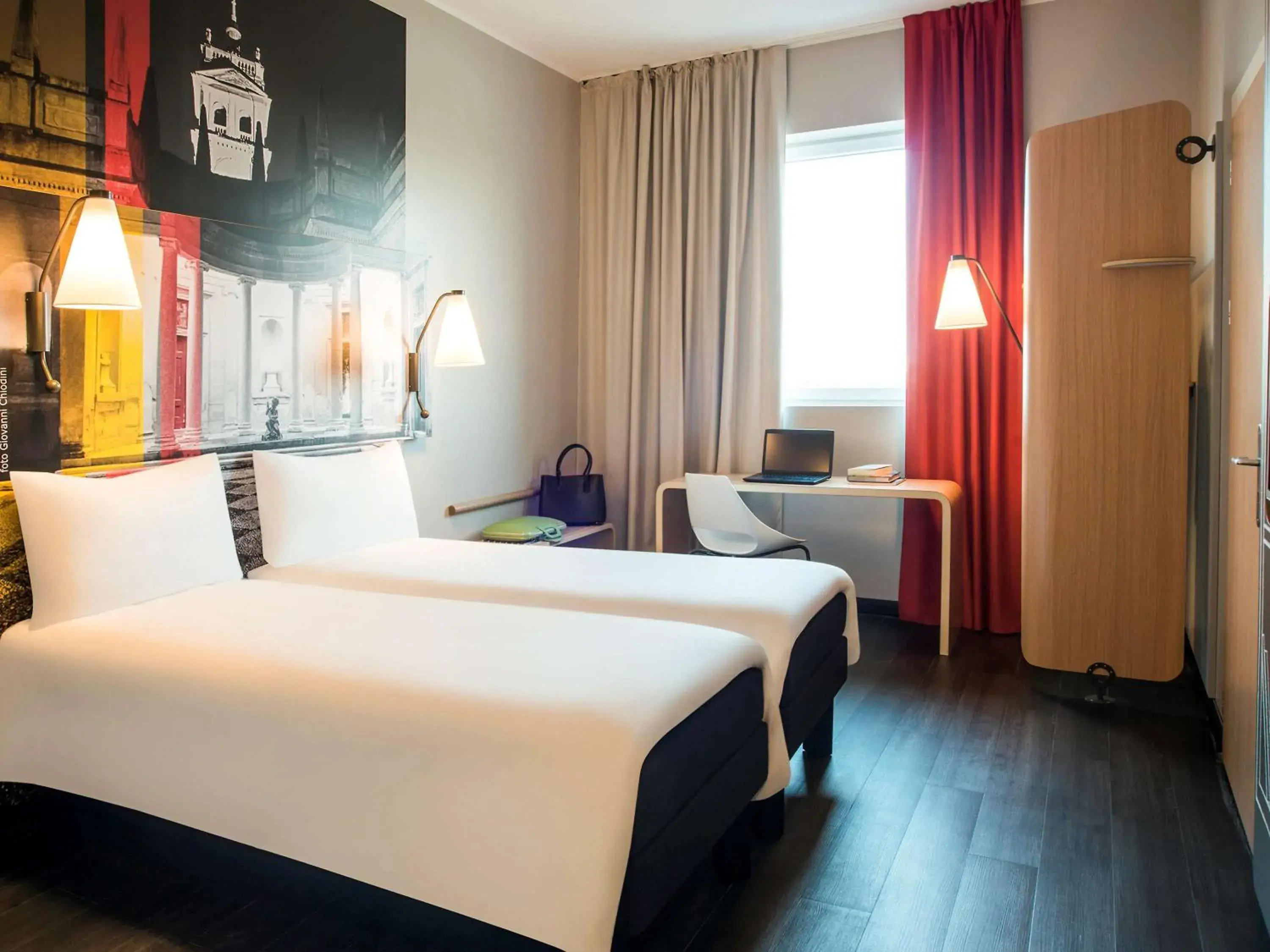 Photo of the whole room, Bed in Ibis Milano Fiera