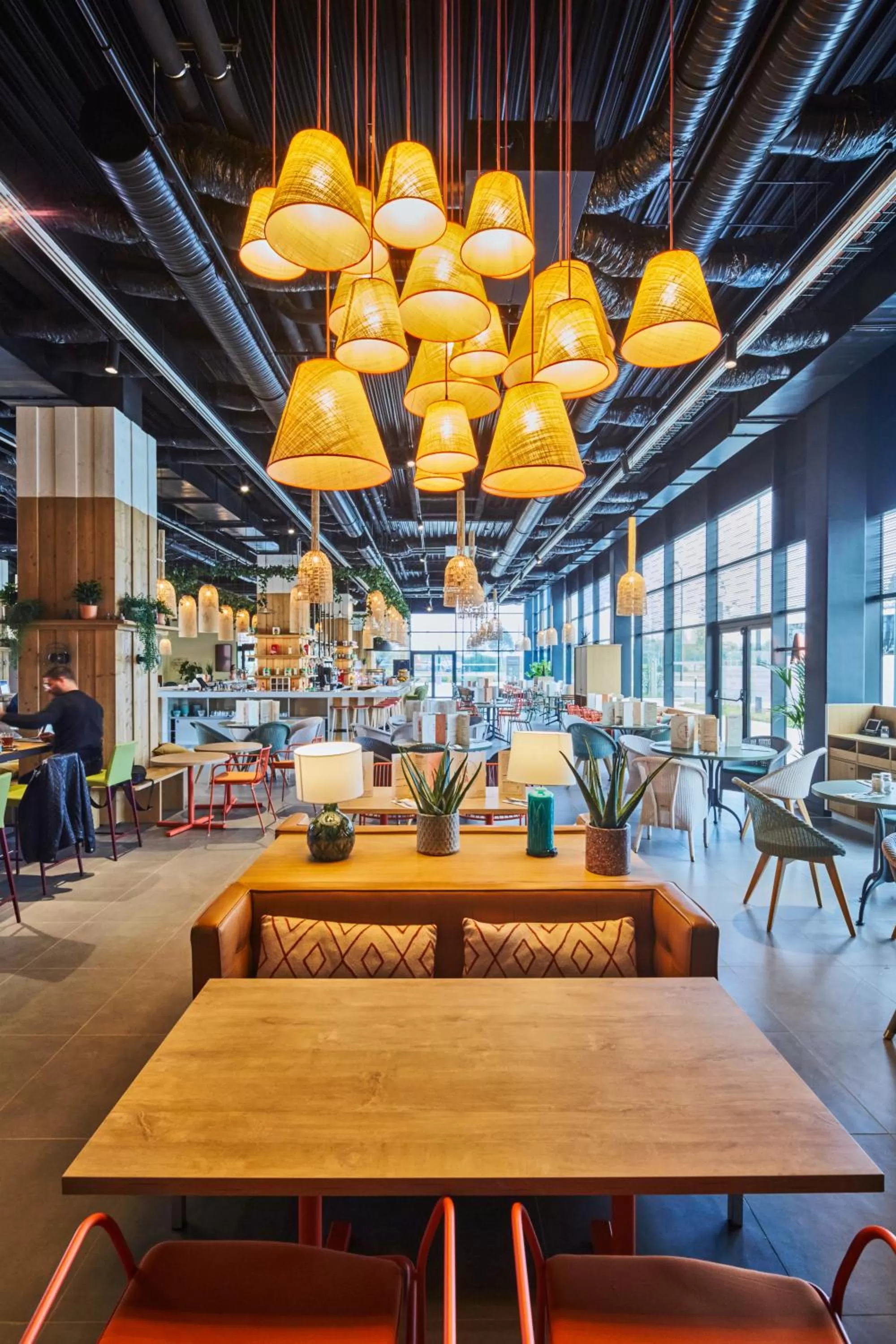 Restaurant/places to eat in Mercure Paris Orly Airport