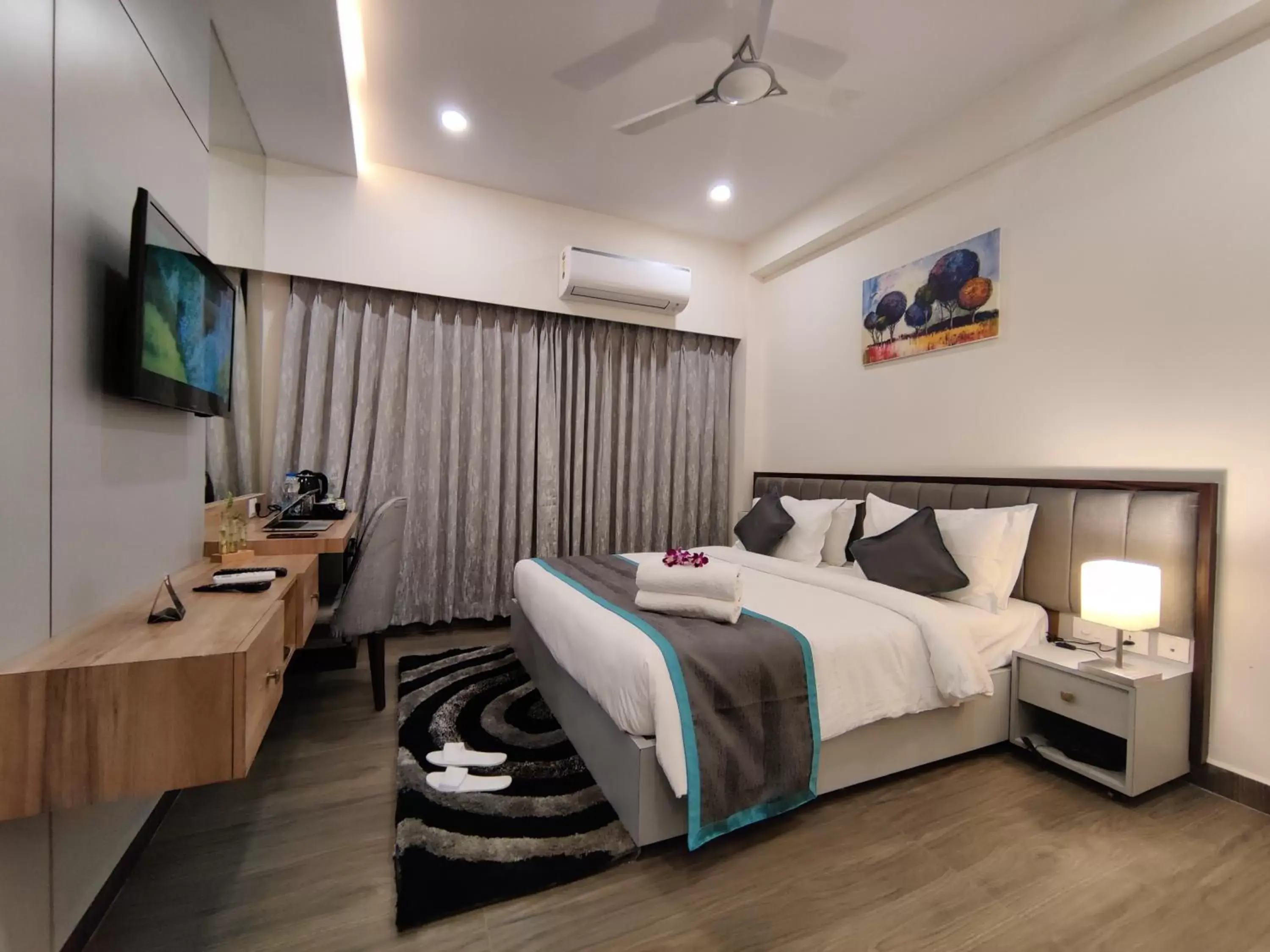 Superior King Room - single occupancy in PARK IRIS HOTELS, Bharathi Nagar Superior King Room - single occupancy in PARK IRIS HOTELS, Bharathi Nagar