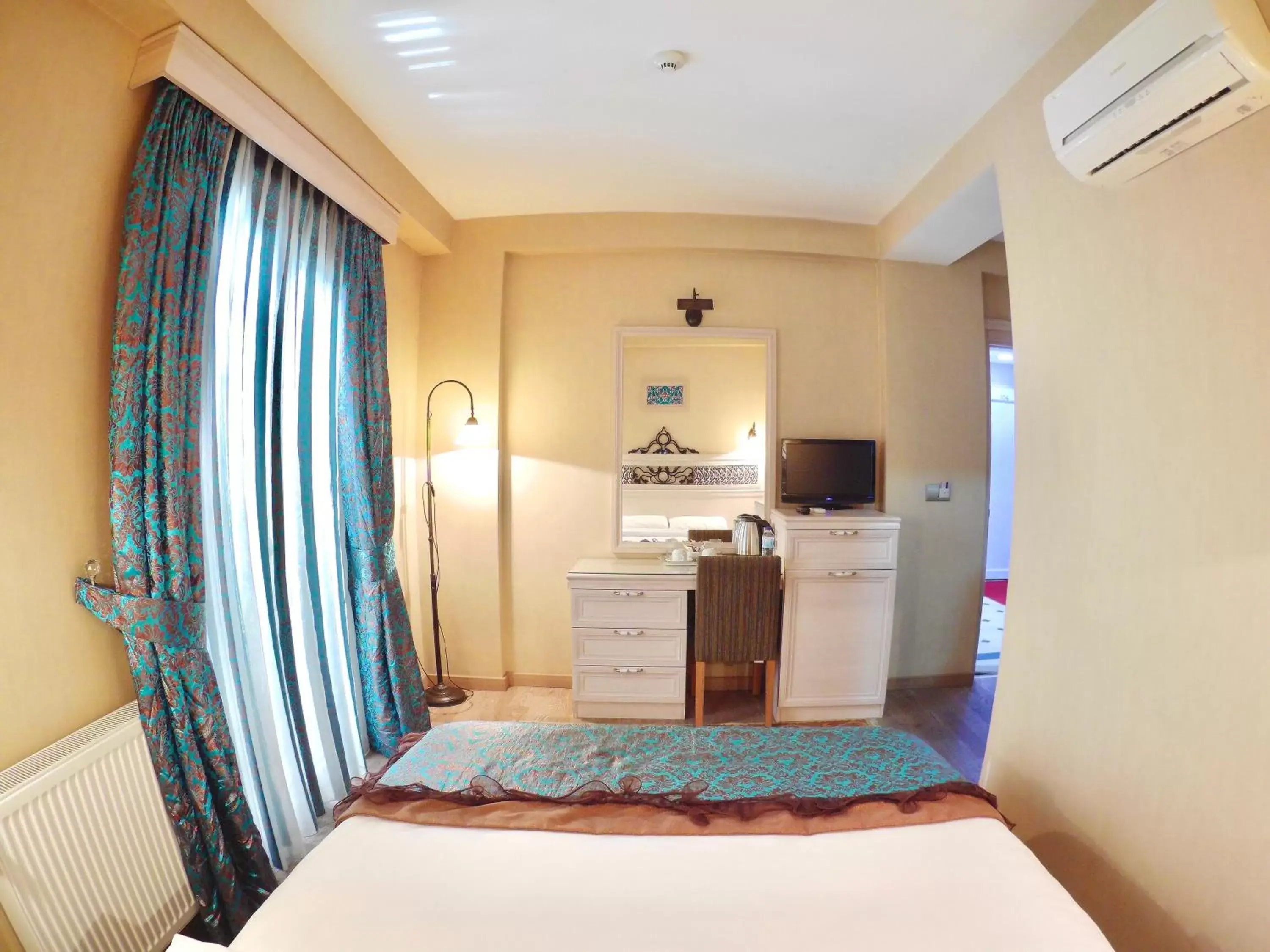 TV and multimedia, Bed in Hotel Novano
