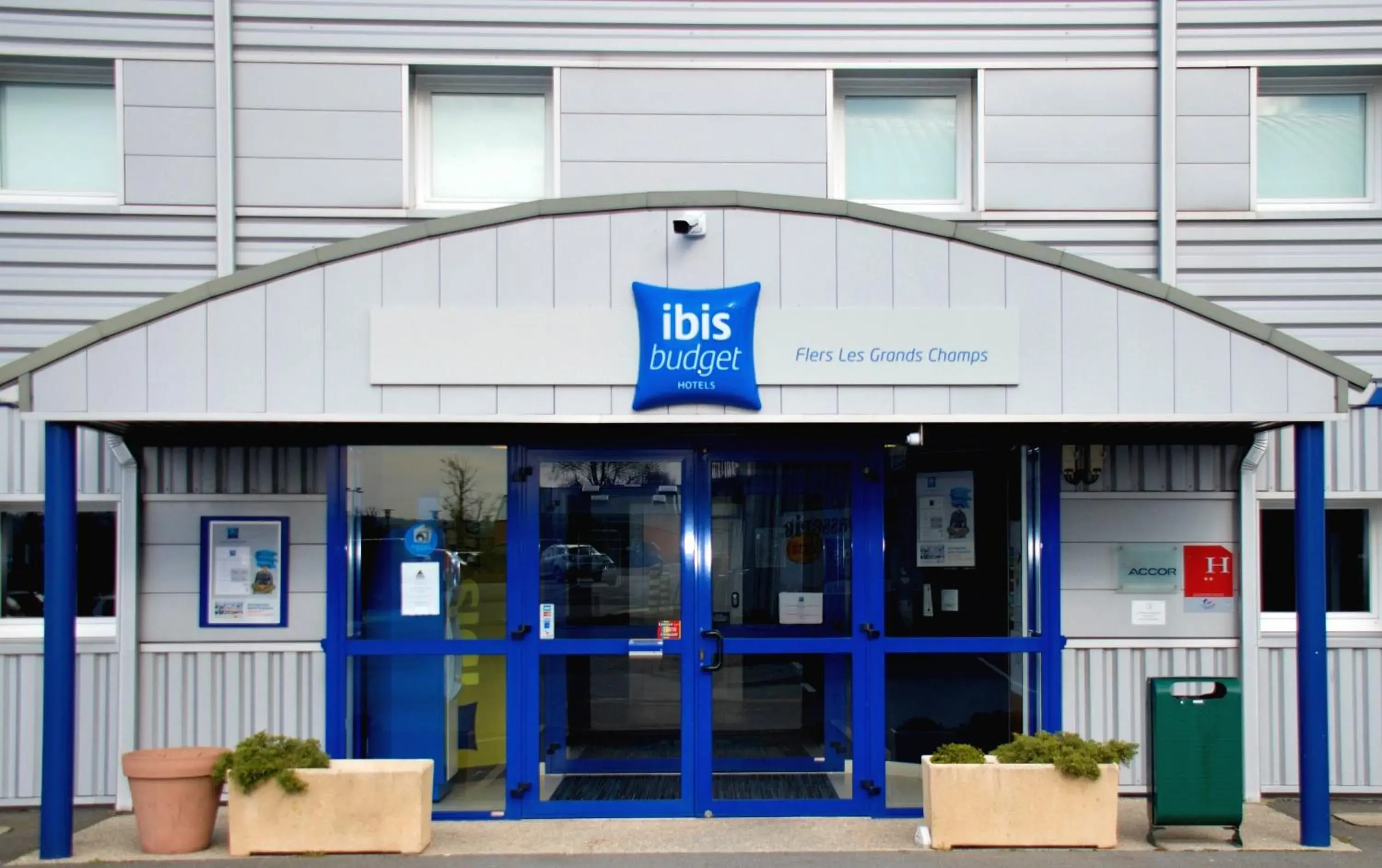 Facade/entrance in ibis budget Flers Les Grands Champs