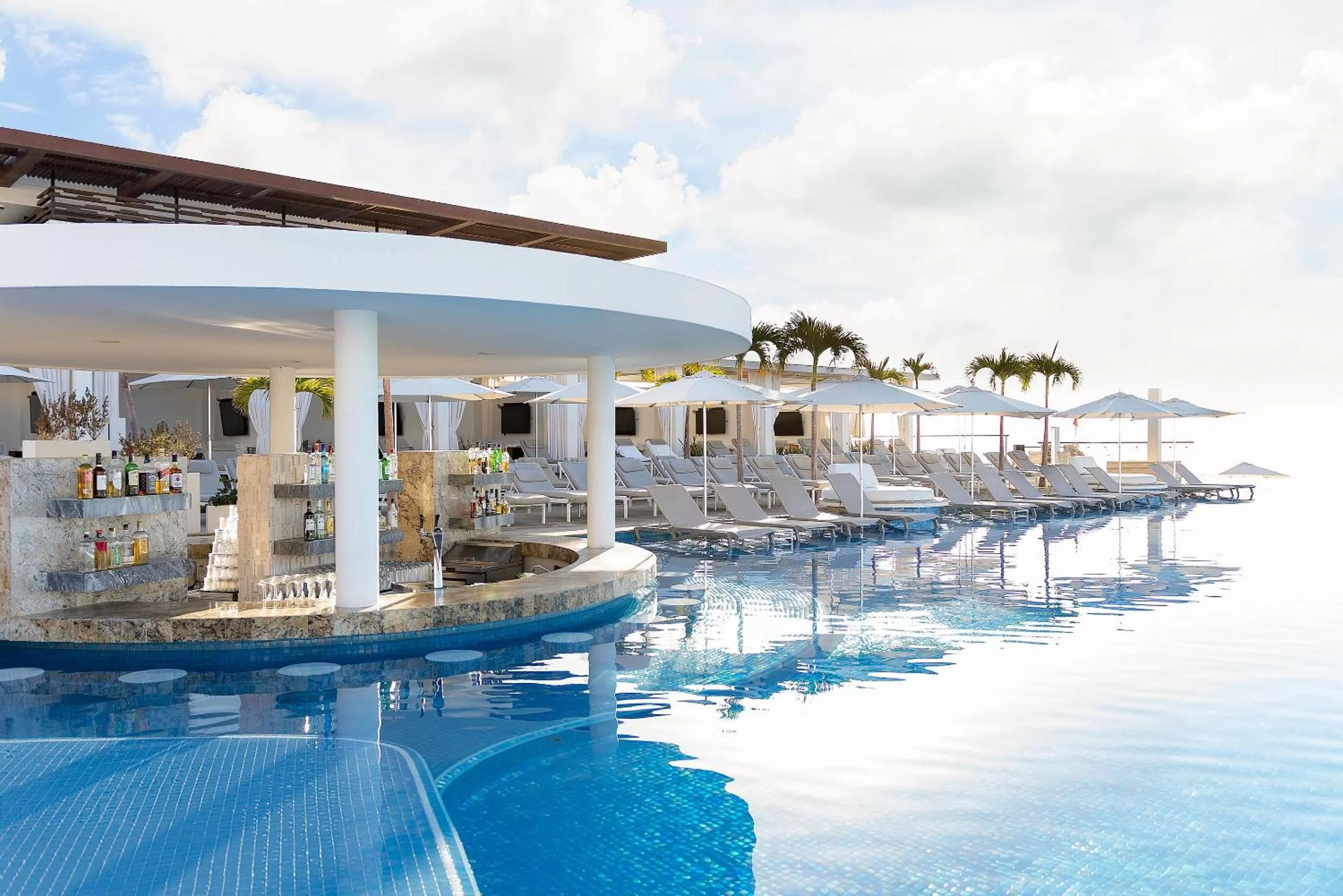 Swimming pool in Le Blanc Spa Resort Los Cabos - Adults Only - All-Inclusive