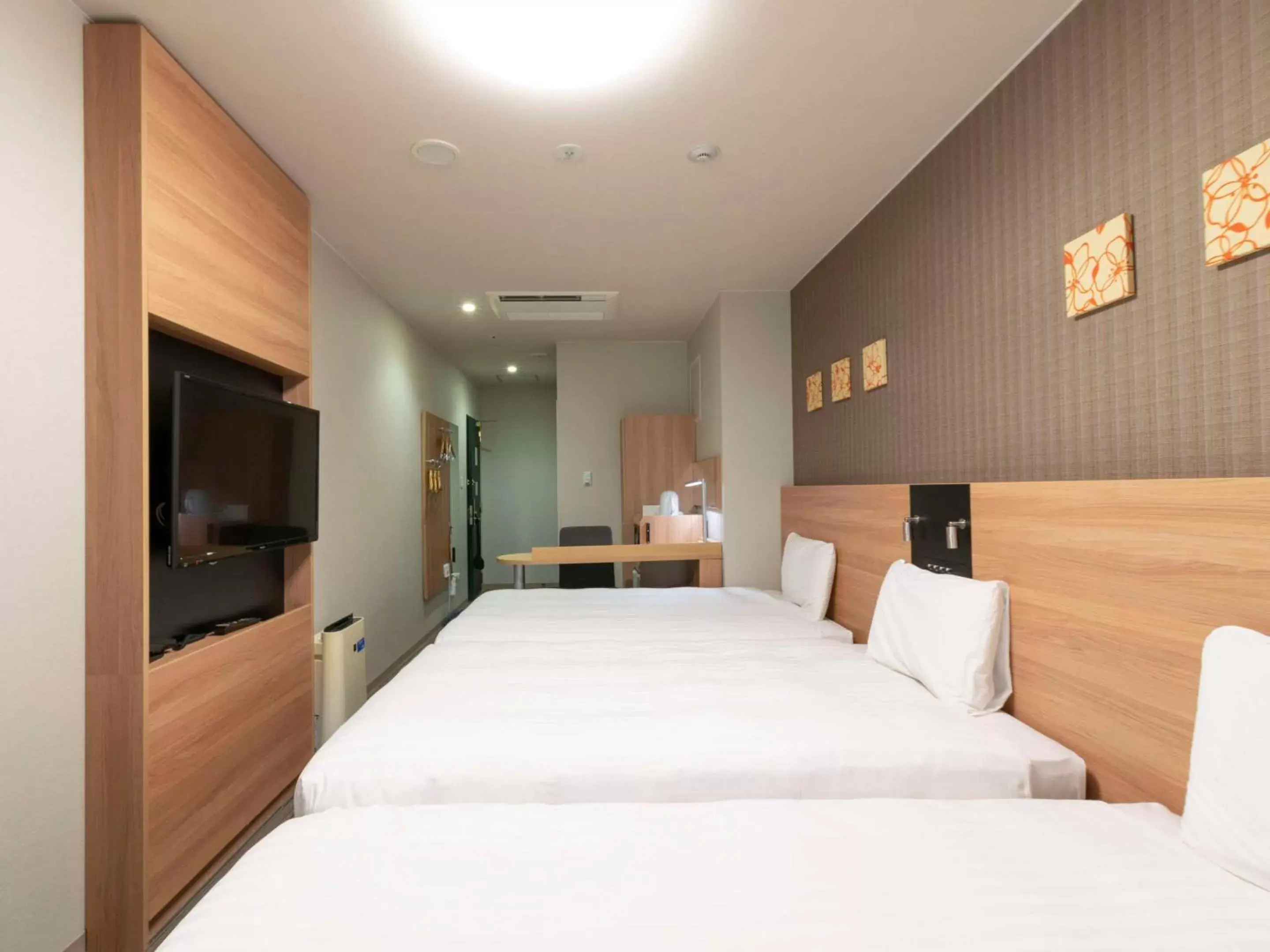 Bedroom, Bed in Comfort Hotel Osaka Shinsaibashi