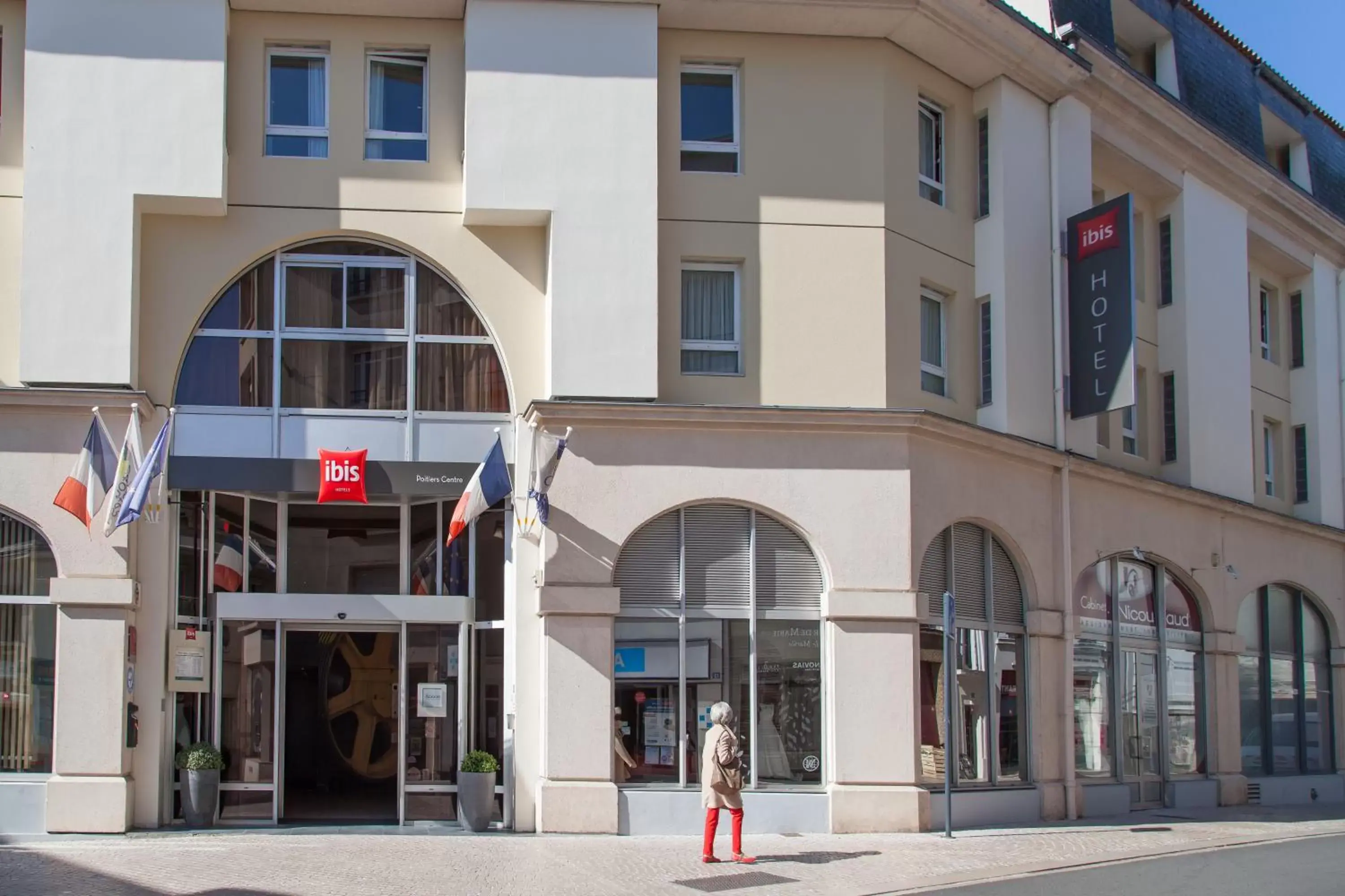 Facade/entrance, Property Building in ibis Poitiers Centre