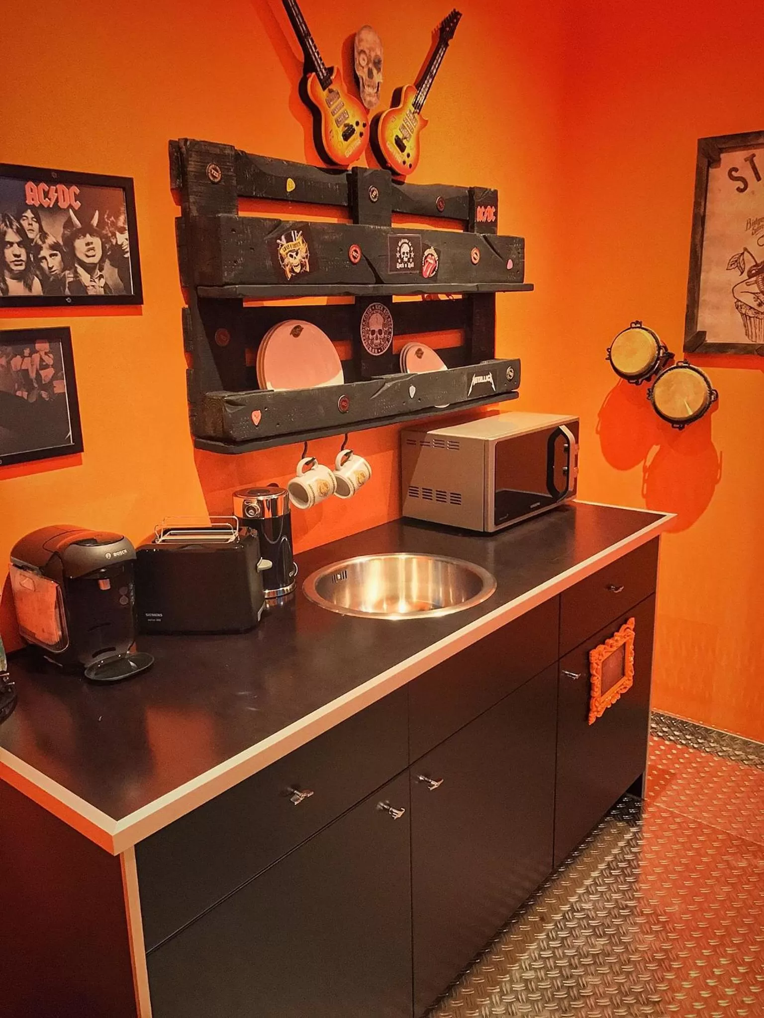 Photo of the whole room in Road Stop Wuppertal