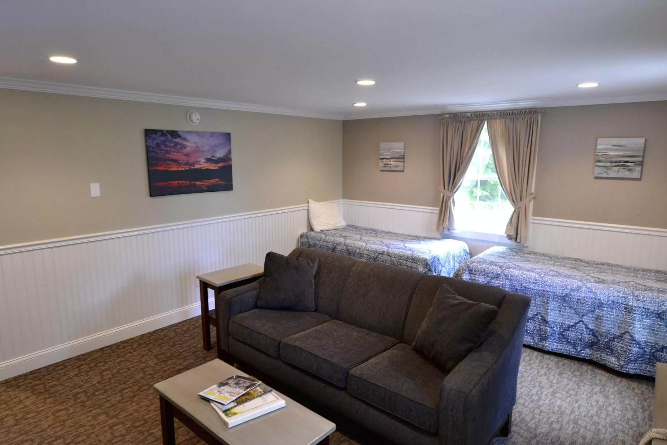 Bed in New England Inn & Lodge