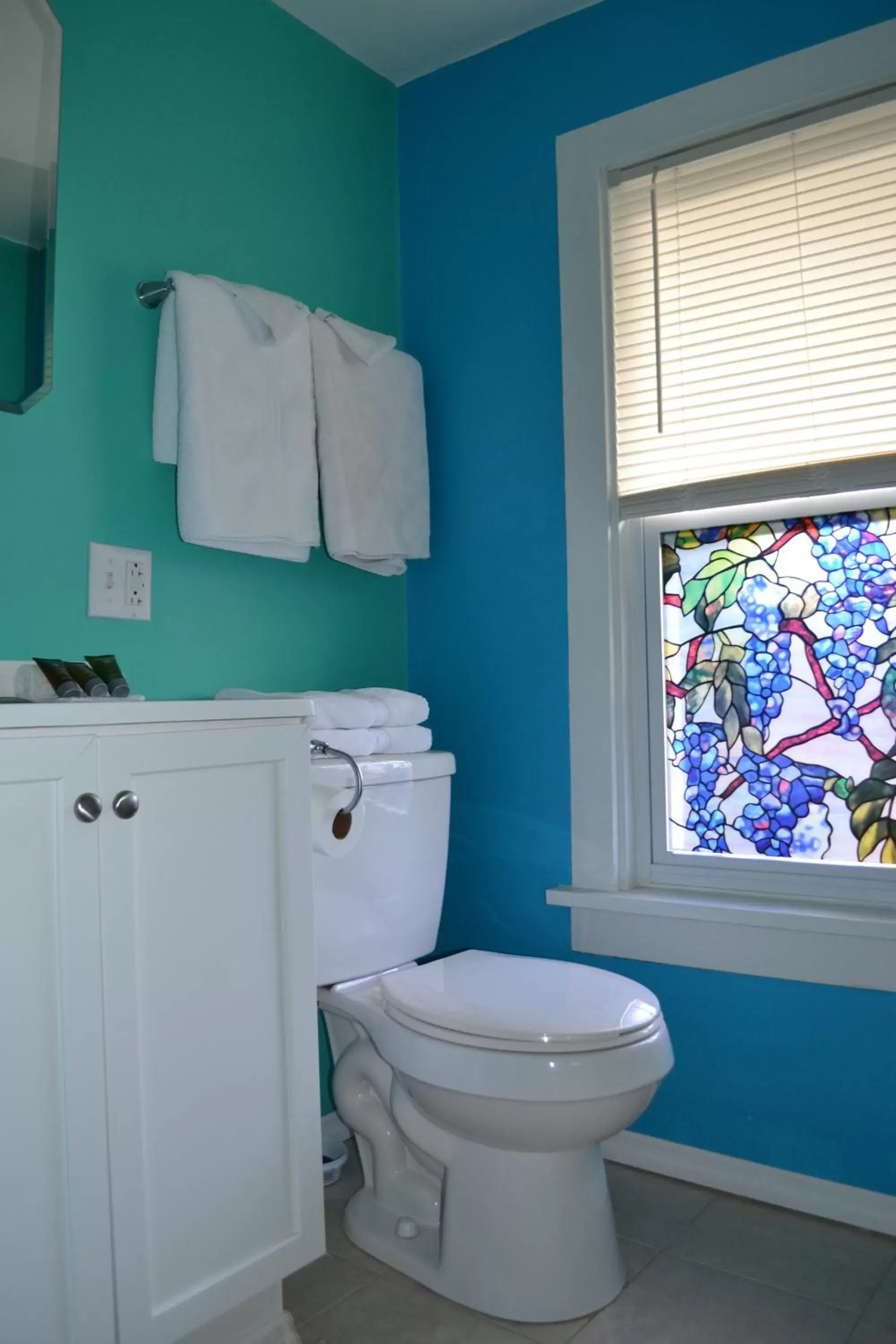 Bathroom in Mountain Treasure Bed and Breakfast