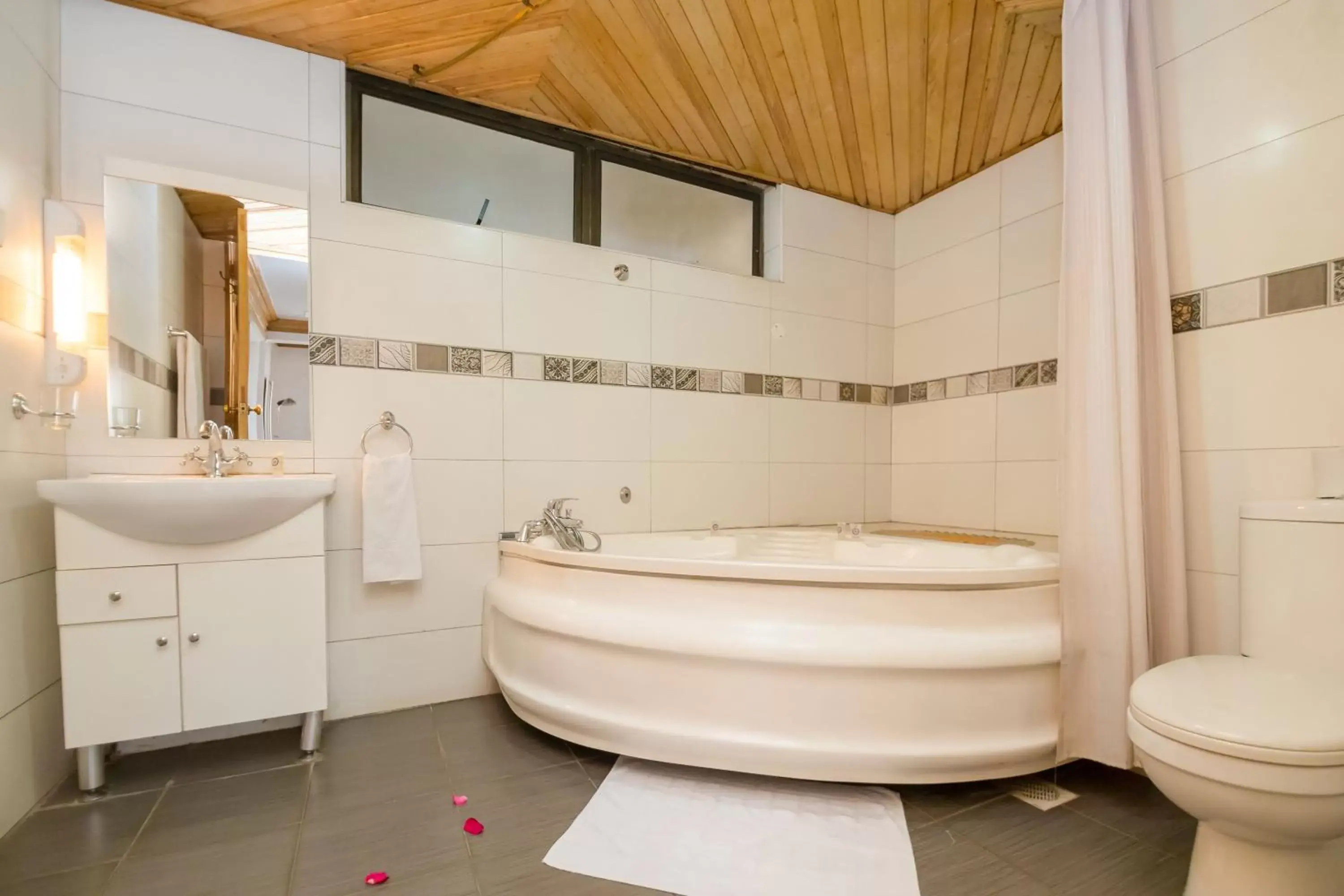 Bathroom in Marble Arch Hotel