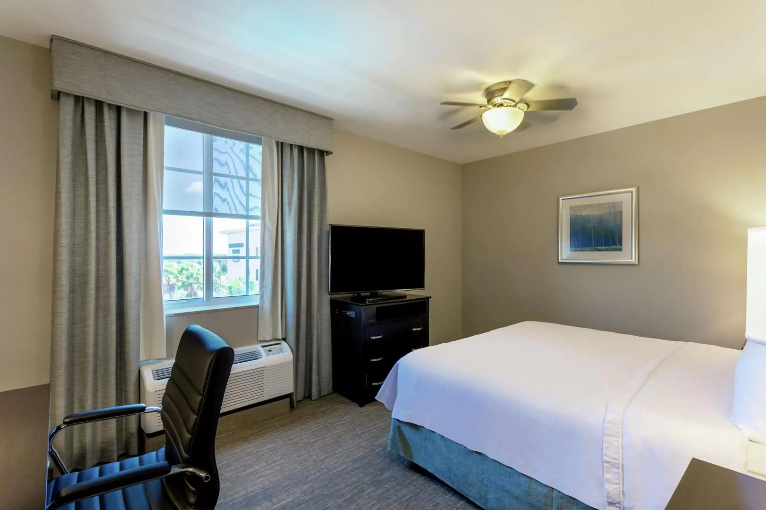 Bed, TV/Entertainment Center in Homewood Suites Port Saint Lucie-Tradition