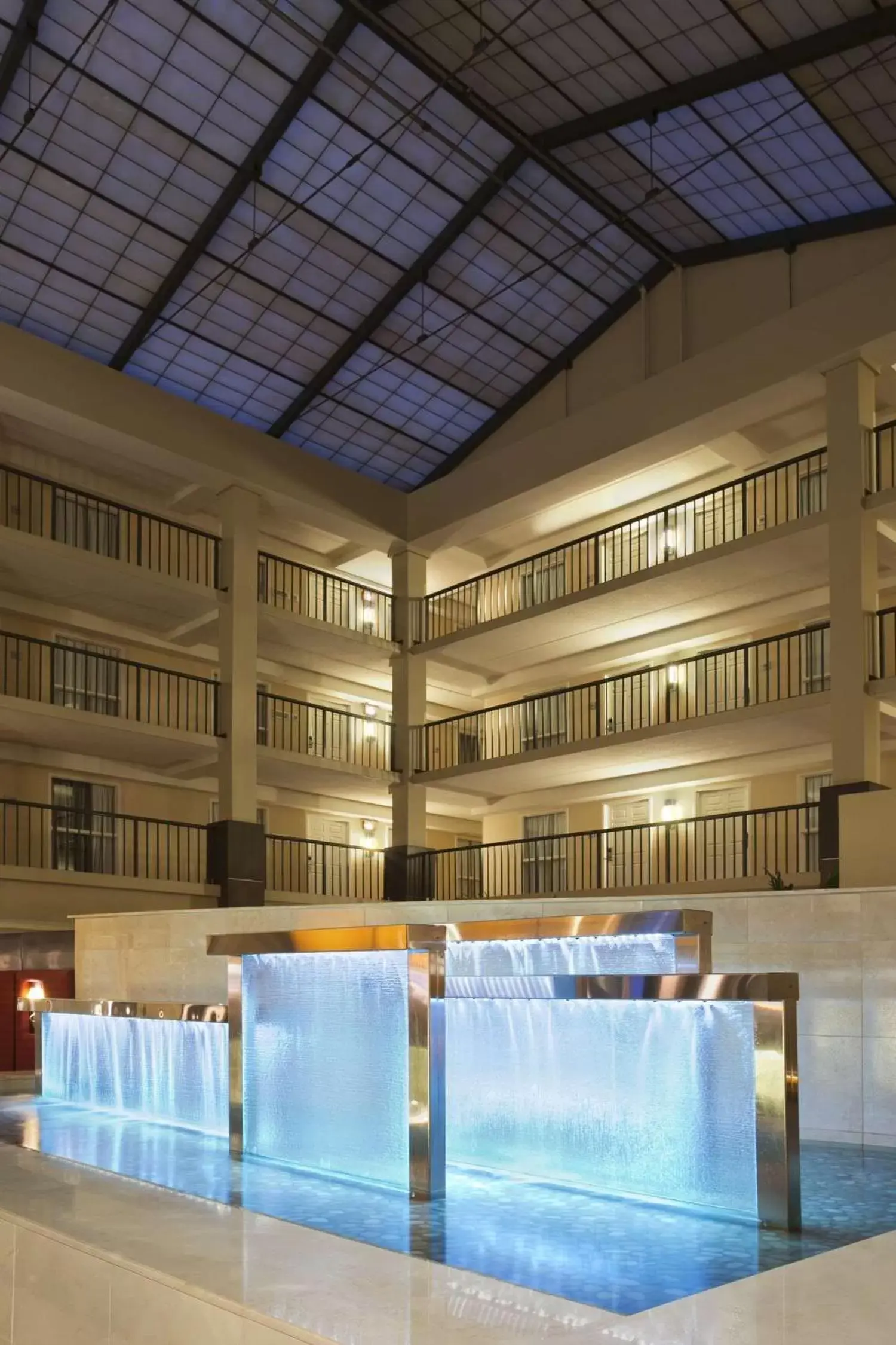 Lobby or reception, Swimming Pool in Embassy Suites Cleveland - Beachwood