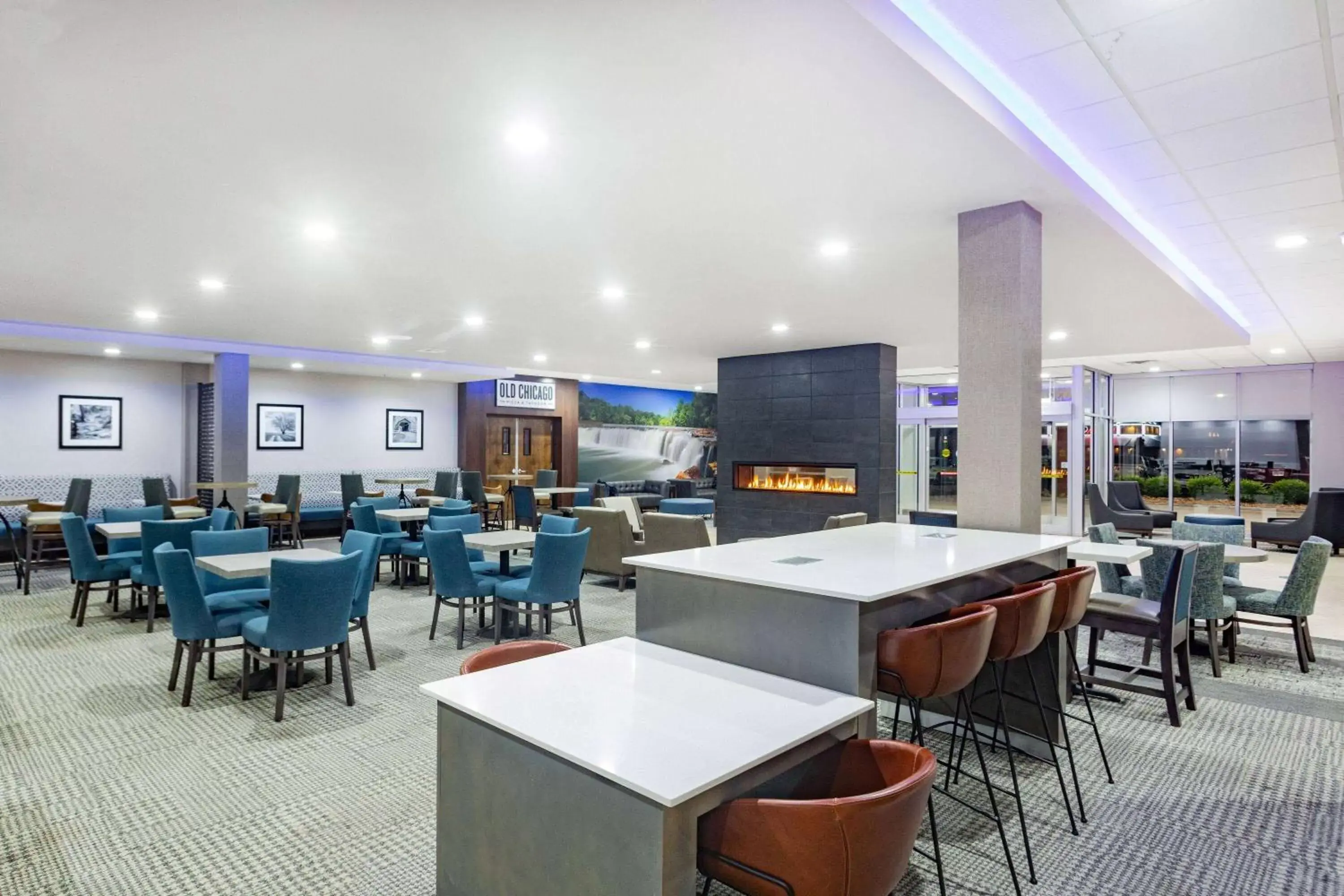 Lobby or reception, Restaurant/Places to Eat in La Quinta by Wyndham Joplin