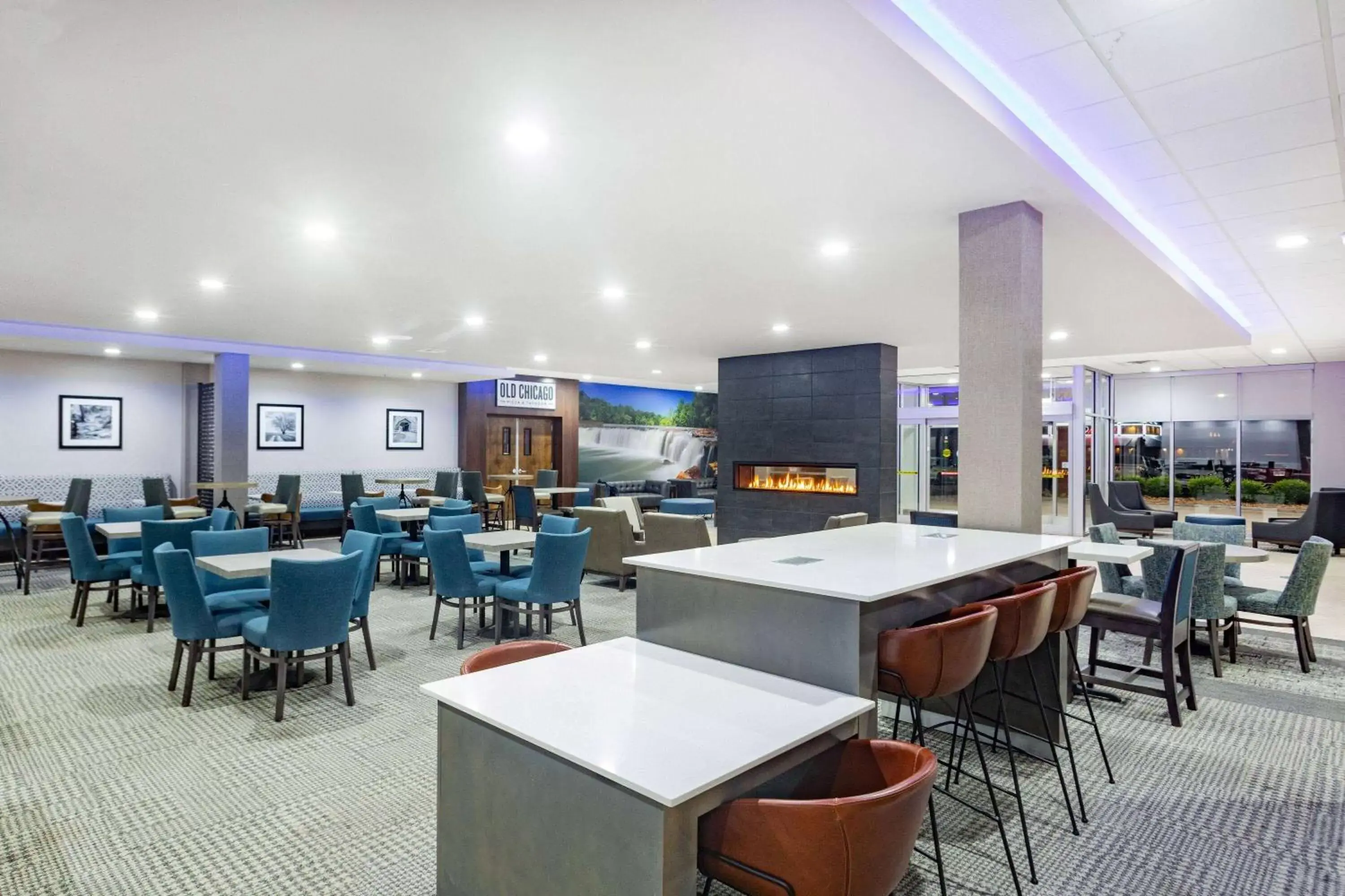 Lobby or reception in La Quinta by Wyndham Joplin Lobby or reception in La Quinta by Wyndham Joplin