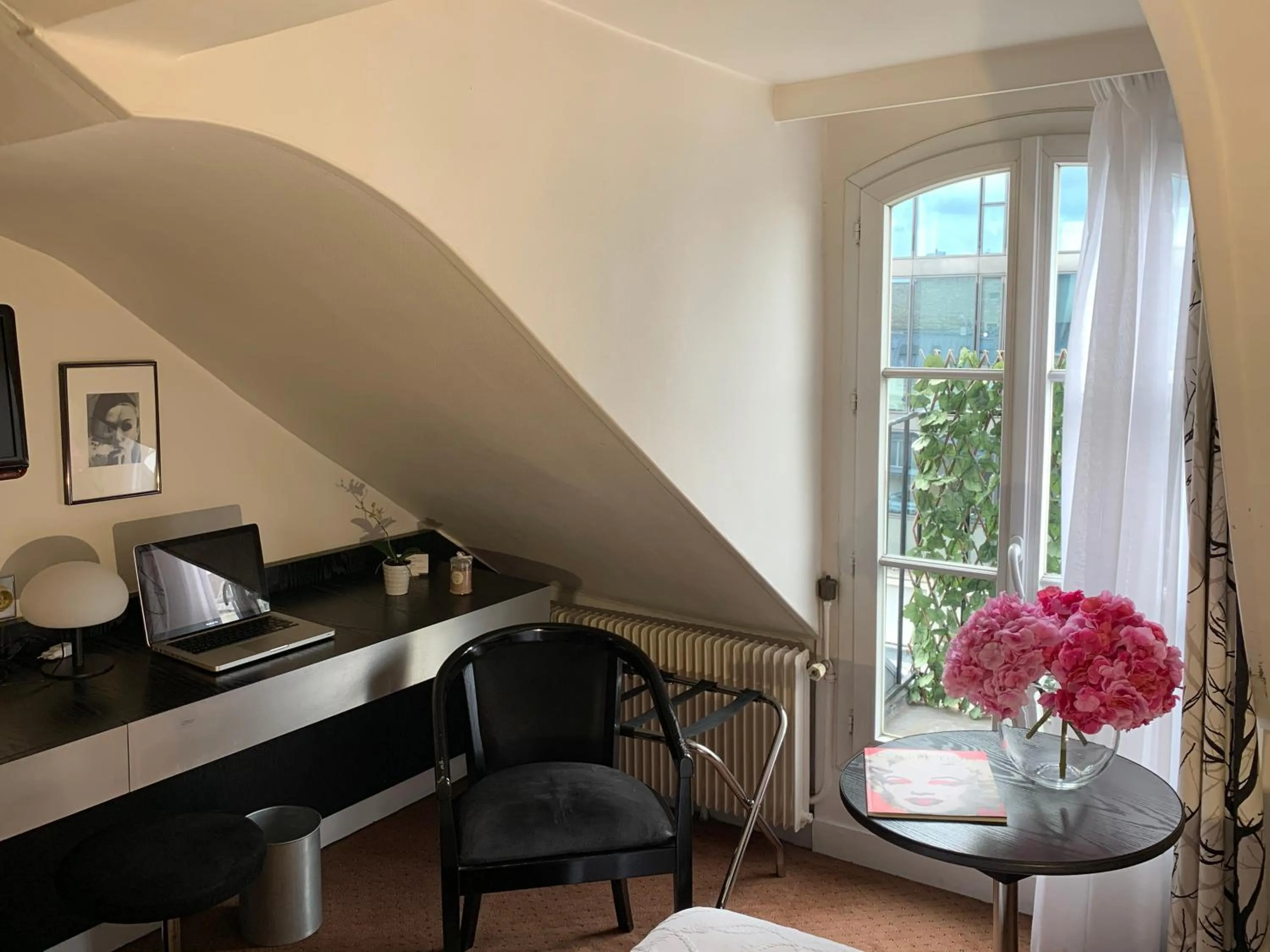 Seating area in HOTEL ALISON