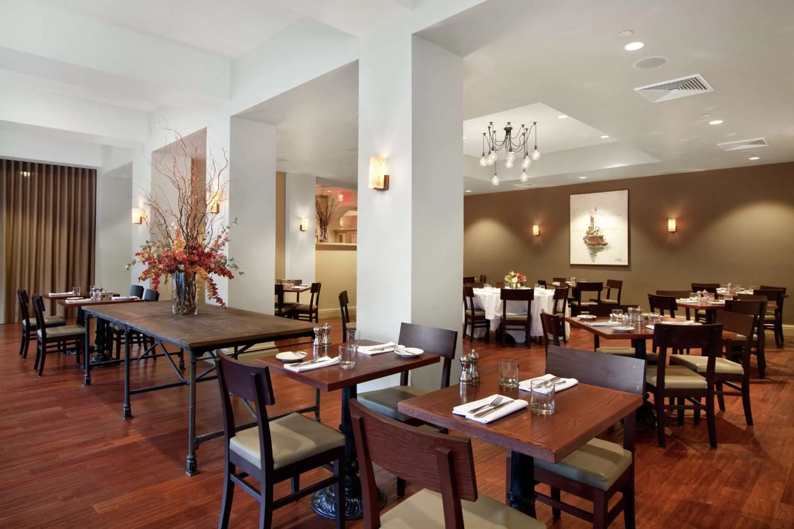 Restaurant/Places to Eat in Hilton Pearl River