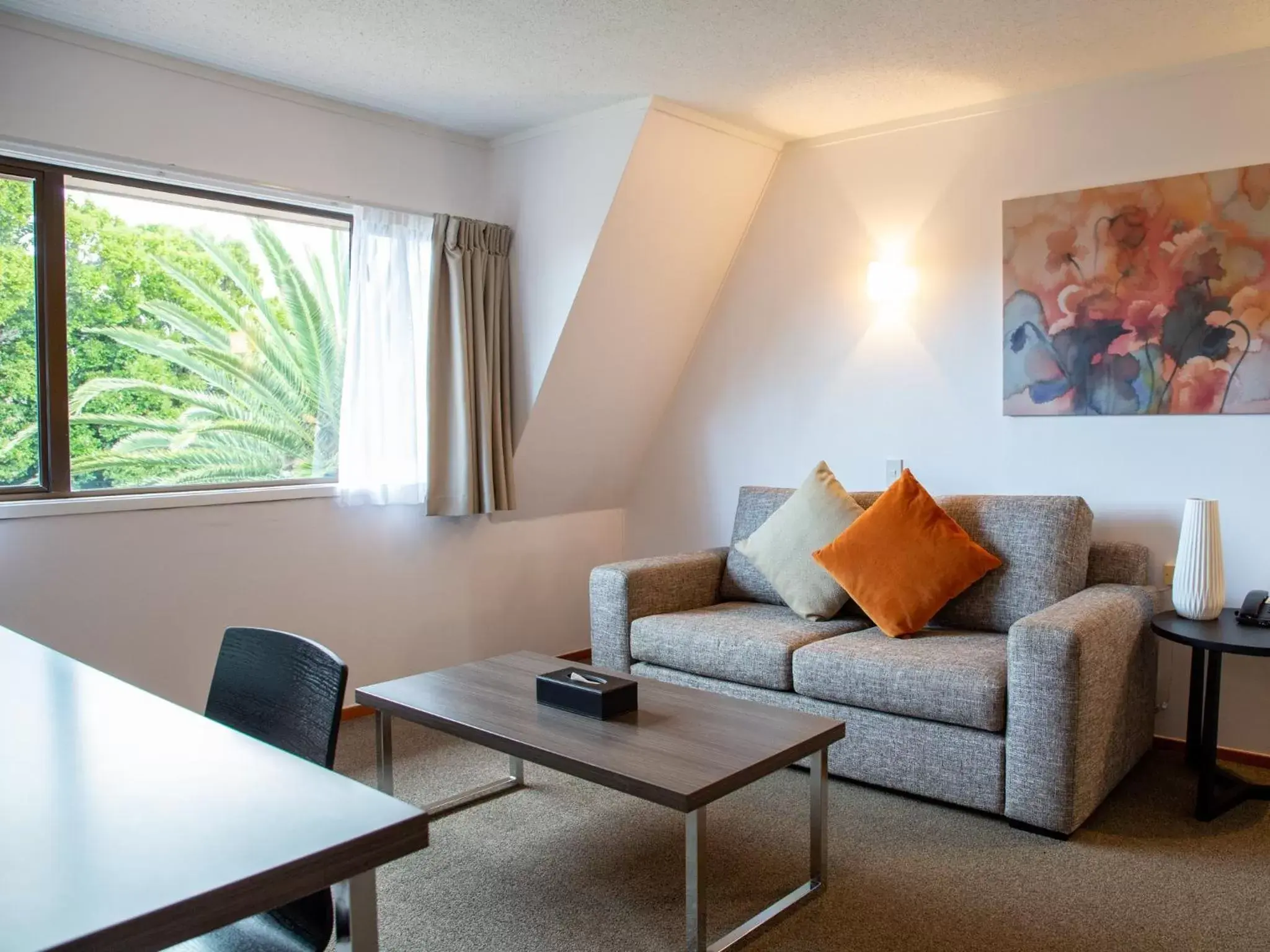 Living room, Seating Area in Auckland Rose Park Hotel