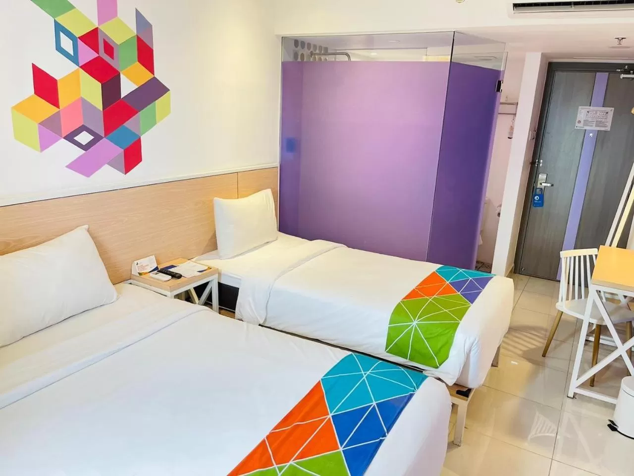 Photo of the whole room, Bed in Dafam Express Jaksa Jakarta