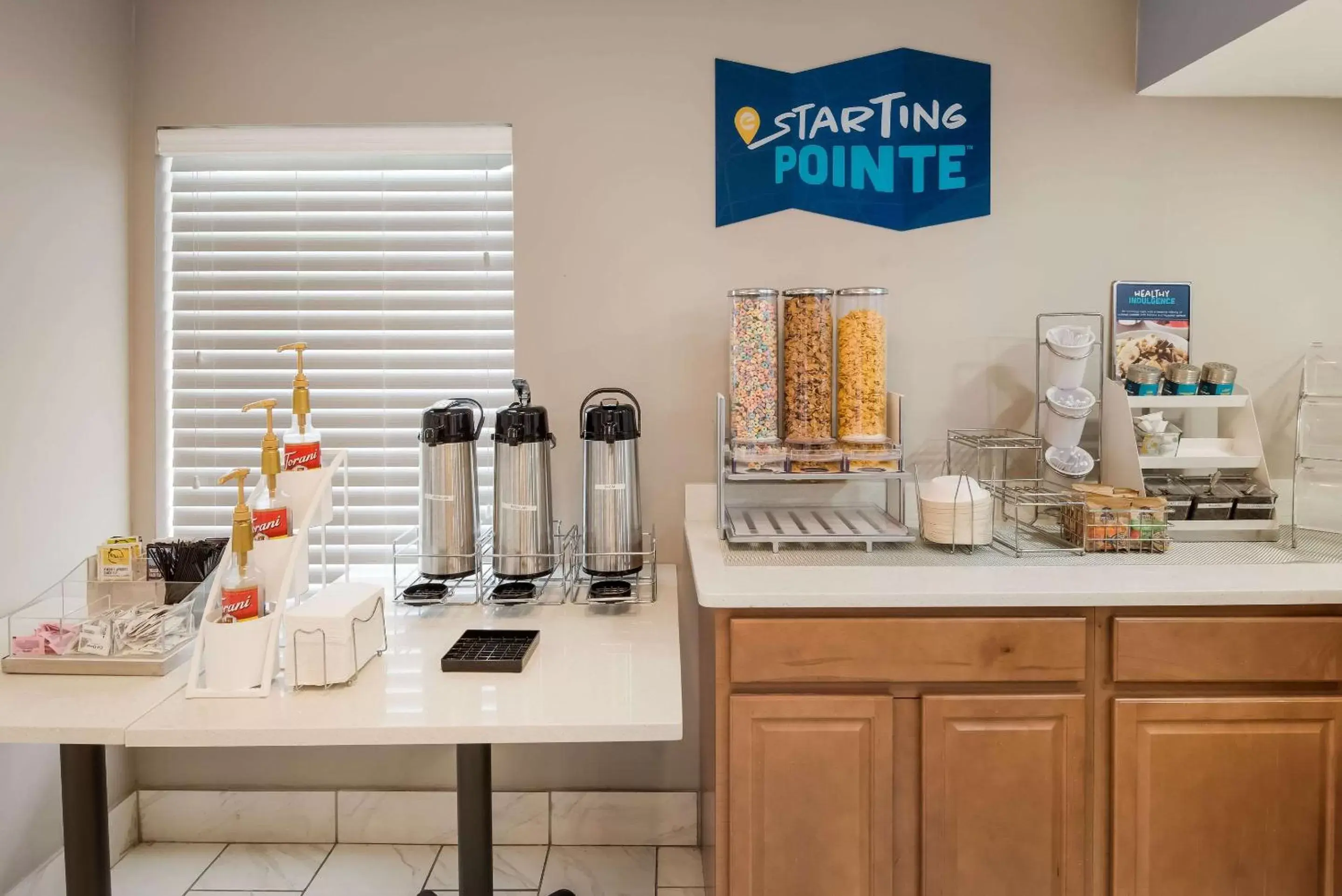 Coffee/tea facilities, Kitchen/Kitchenette in Clarion Pointe Indianapolis Northeast