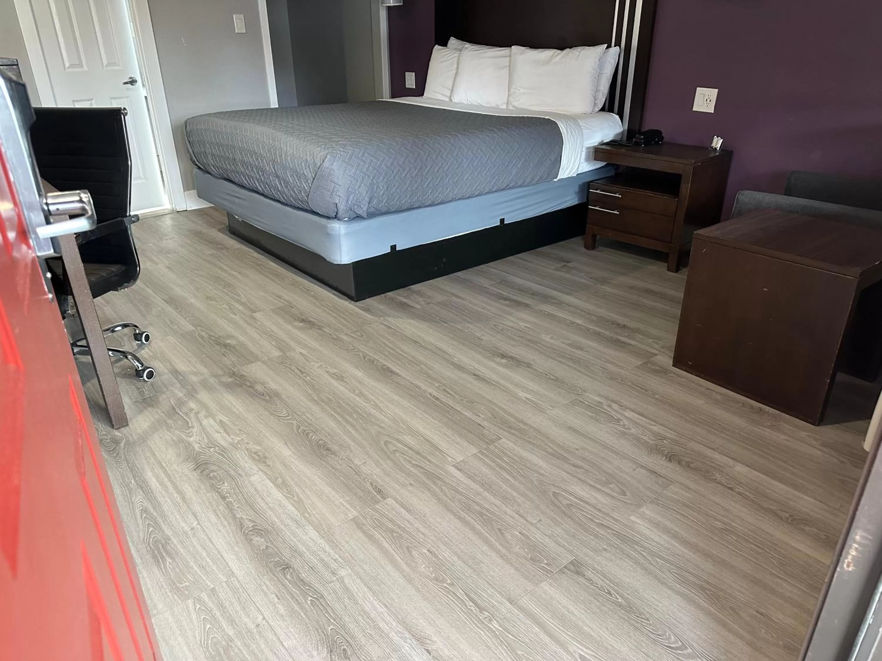 Bed in Muir Lodge Motel