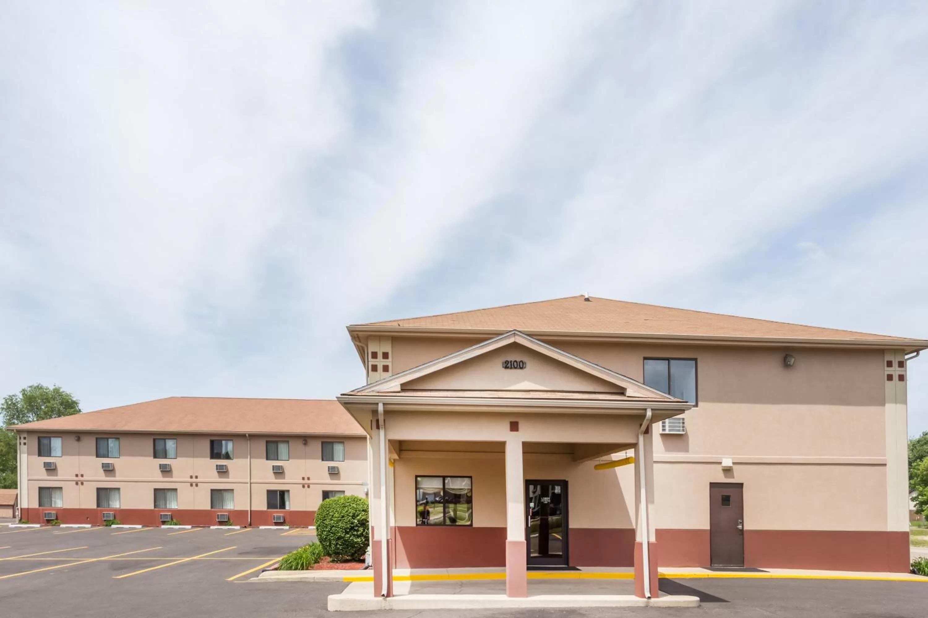 Property building in Super 8 by Wyndham Rock Falls Sterling Area