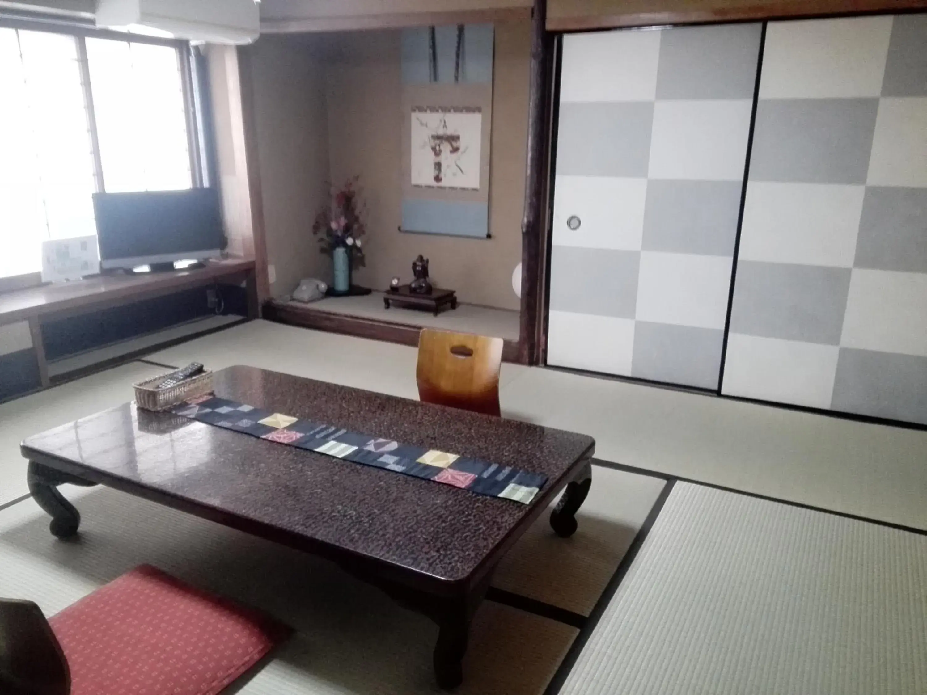 Photo of the whole room in Ryokan Nakajimaya