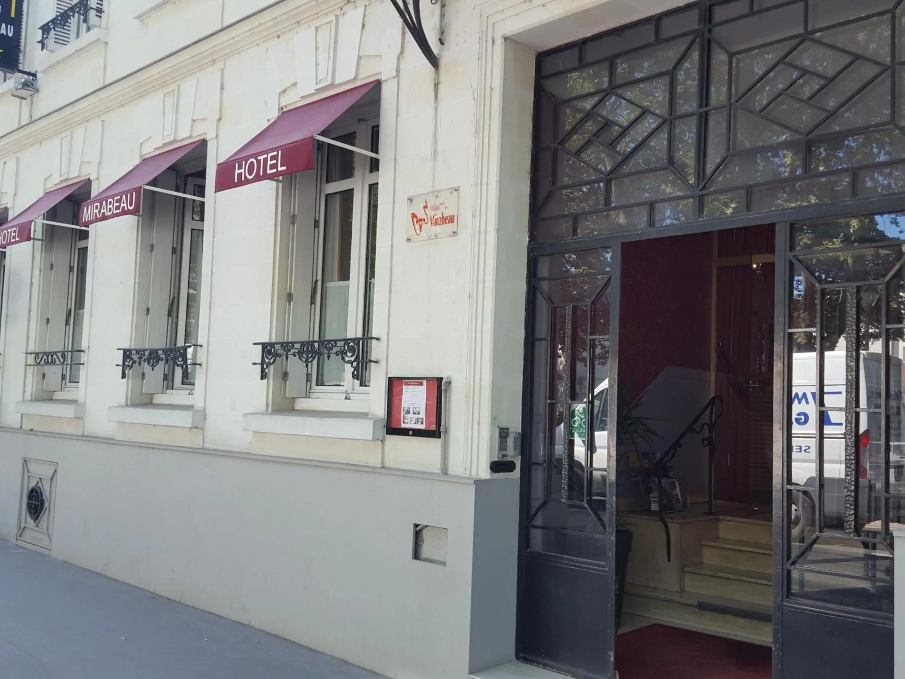 Facade/entrance, Patio/Outdoor Area in Hotel Mirabeau