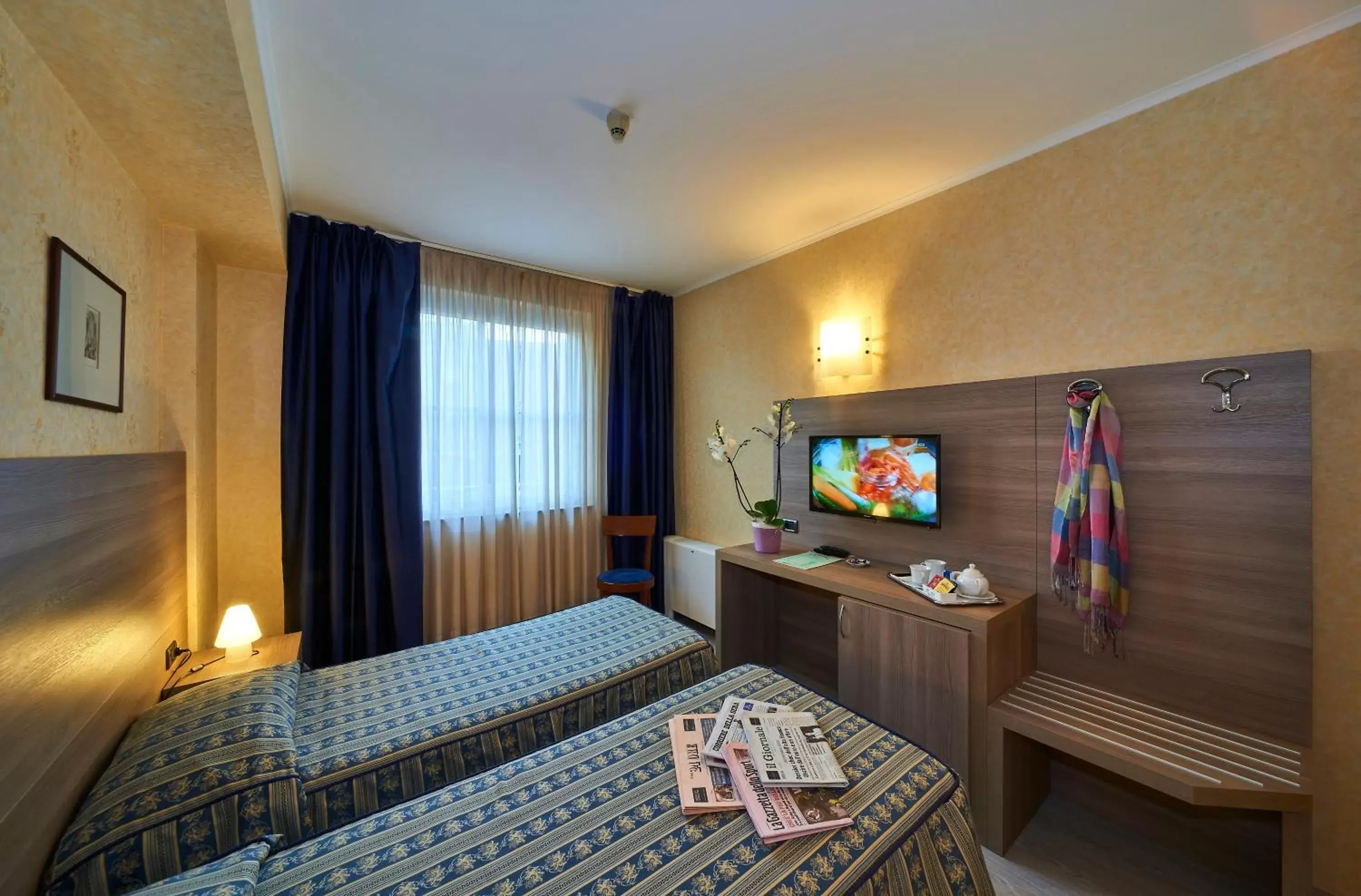 City view, TV/Entertainment Center in Hotel Alberi