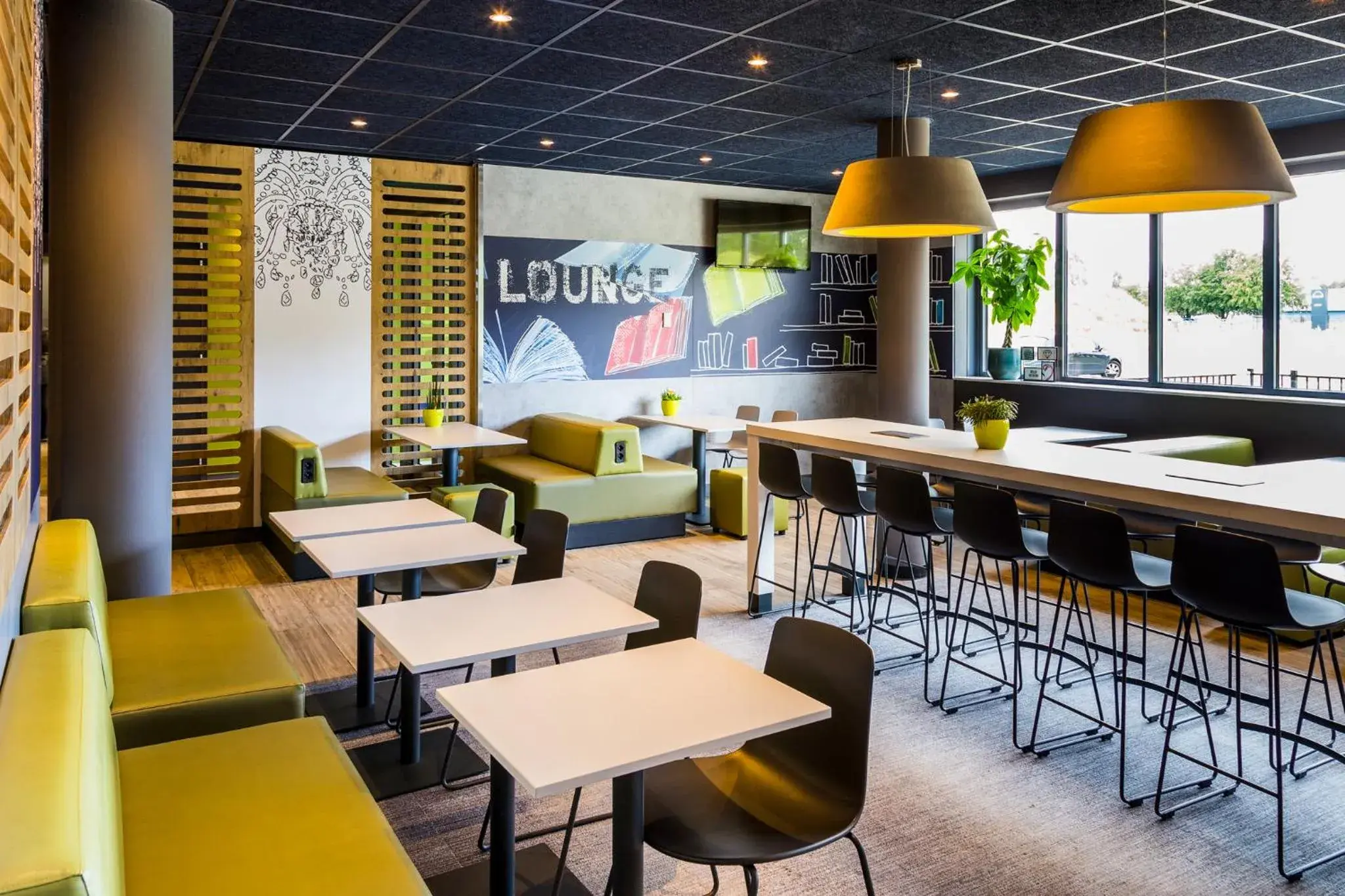 Lounge or bar, Restaurant/Places to Eat in ibis budget Stein Maastricht