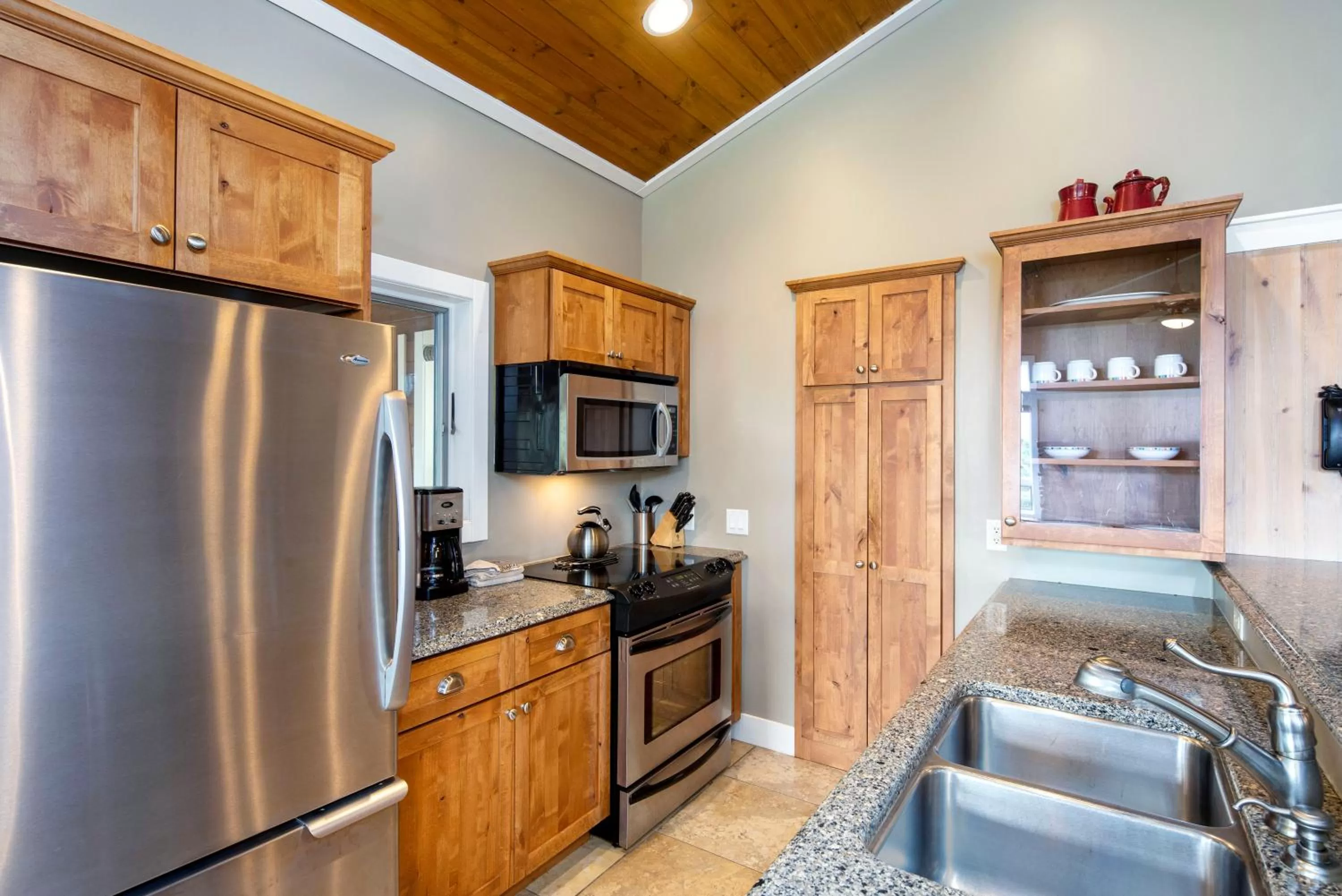 Kitchen/Kitchenette in Larsmont Cottages
