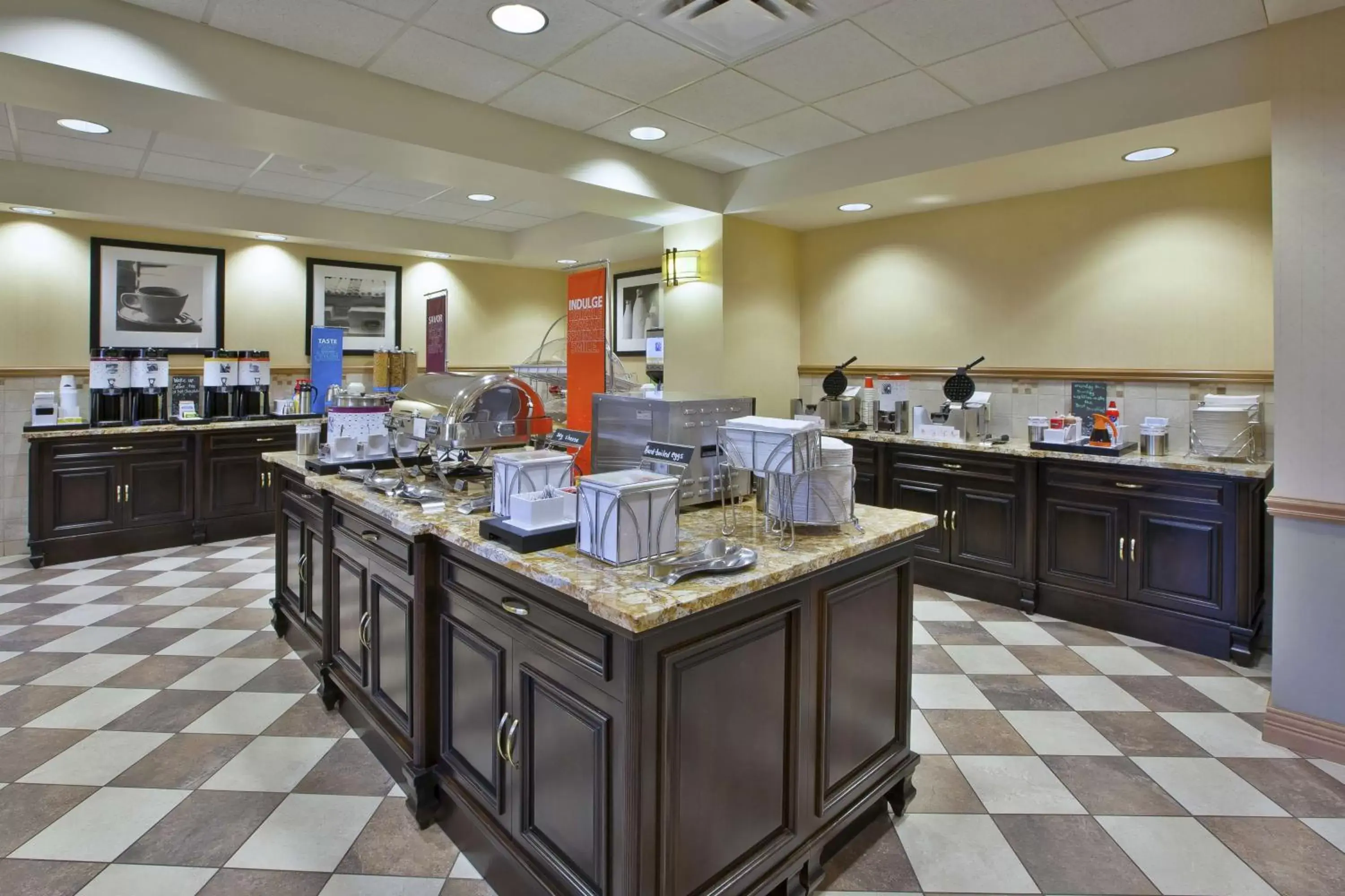Dining area, Restaurant/Places to Eat in Hampton Inn & Suites Plattsburgh