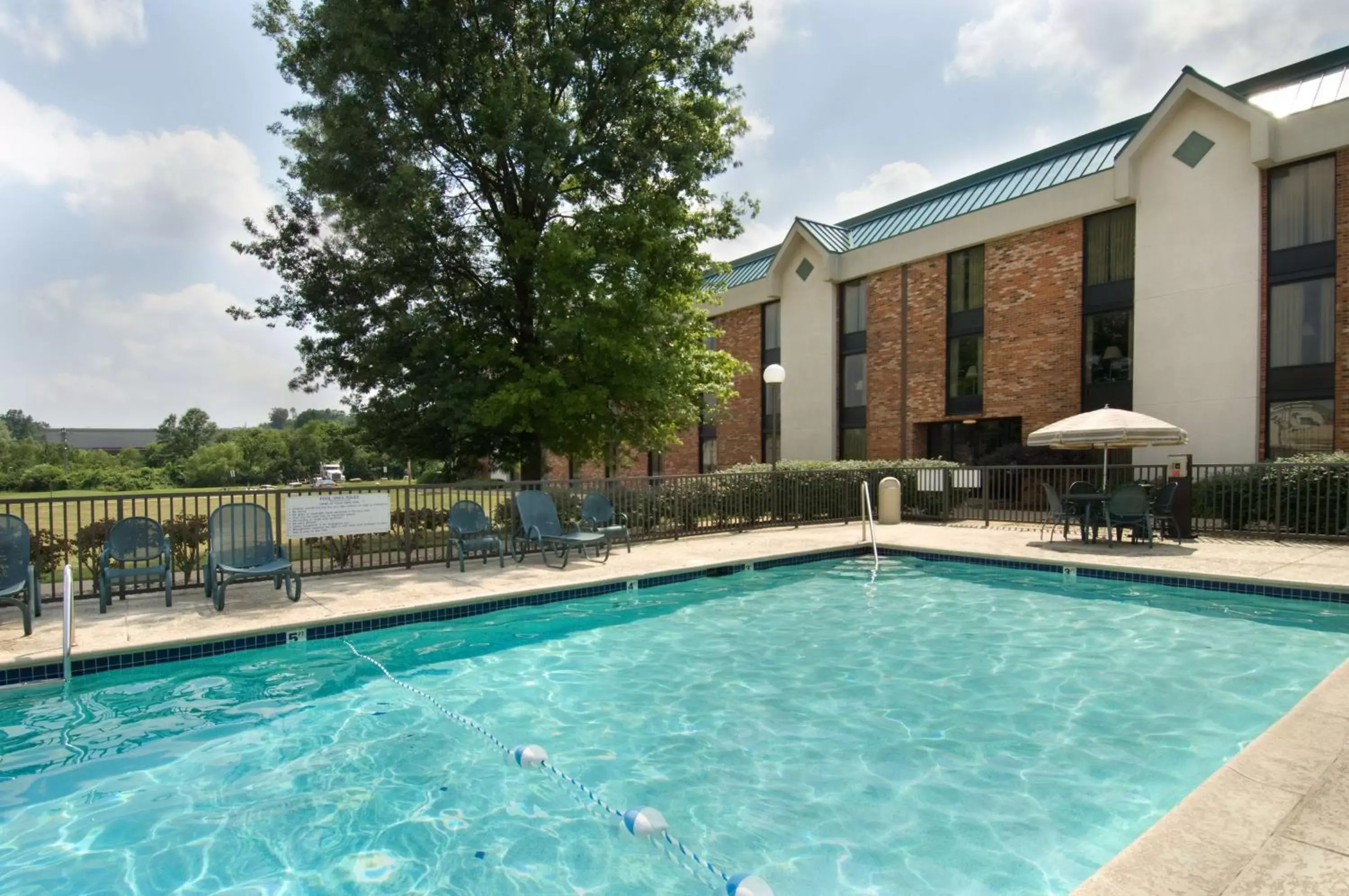 Activities, Swimming Pool in Pear Tree Inn St. Louis Fenton