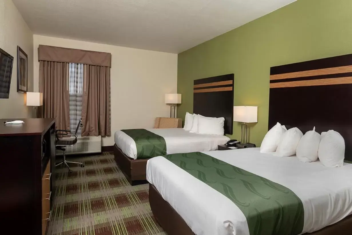 Photo of the whole room, Bed in Quality Inn & Suites