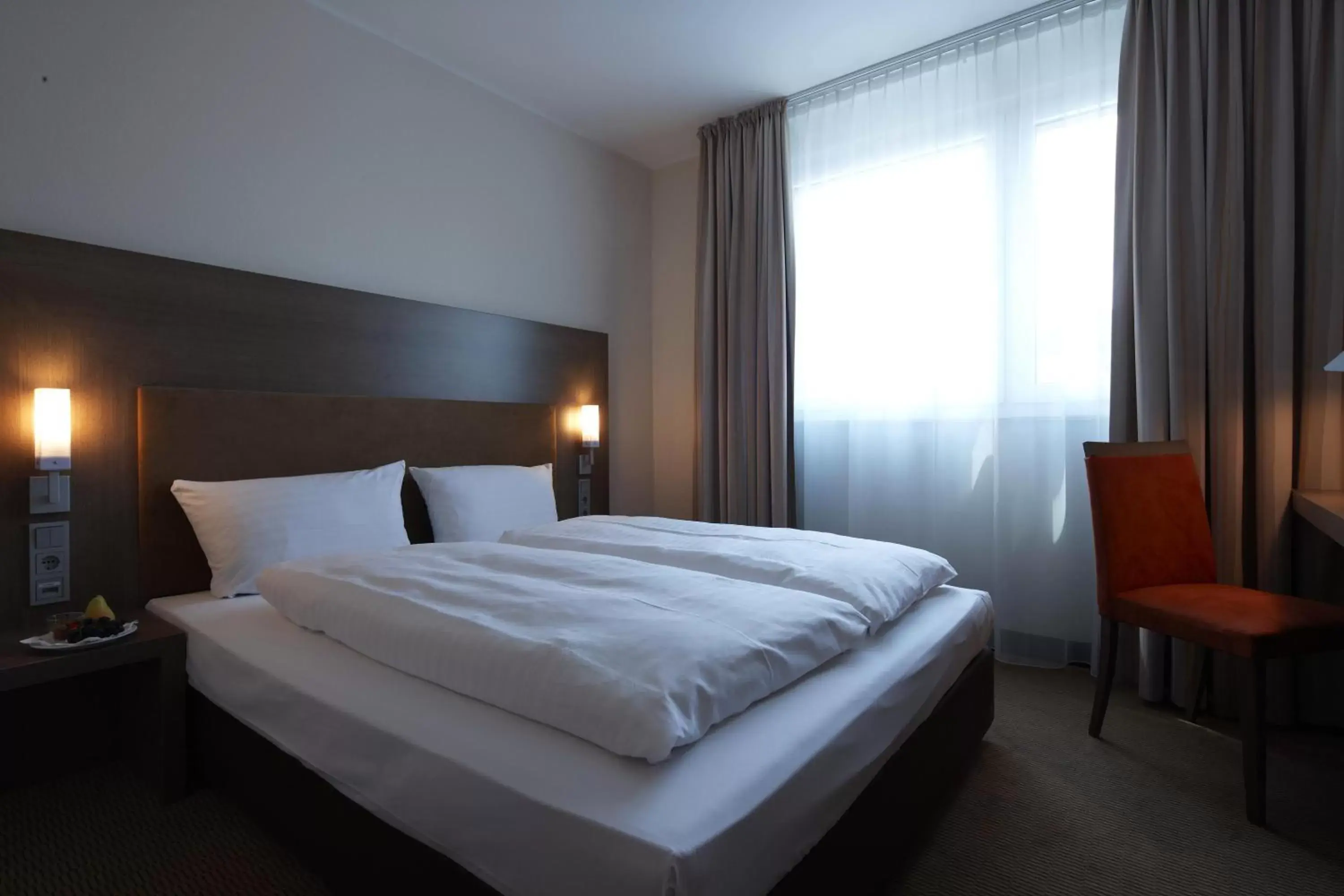 Photo of the whole room, Bed in IntercityHotel Essen