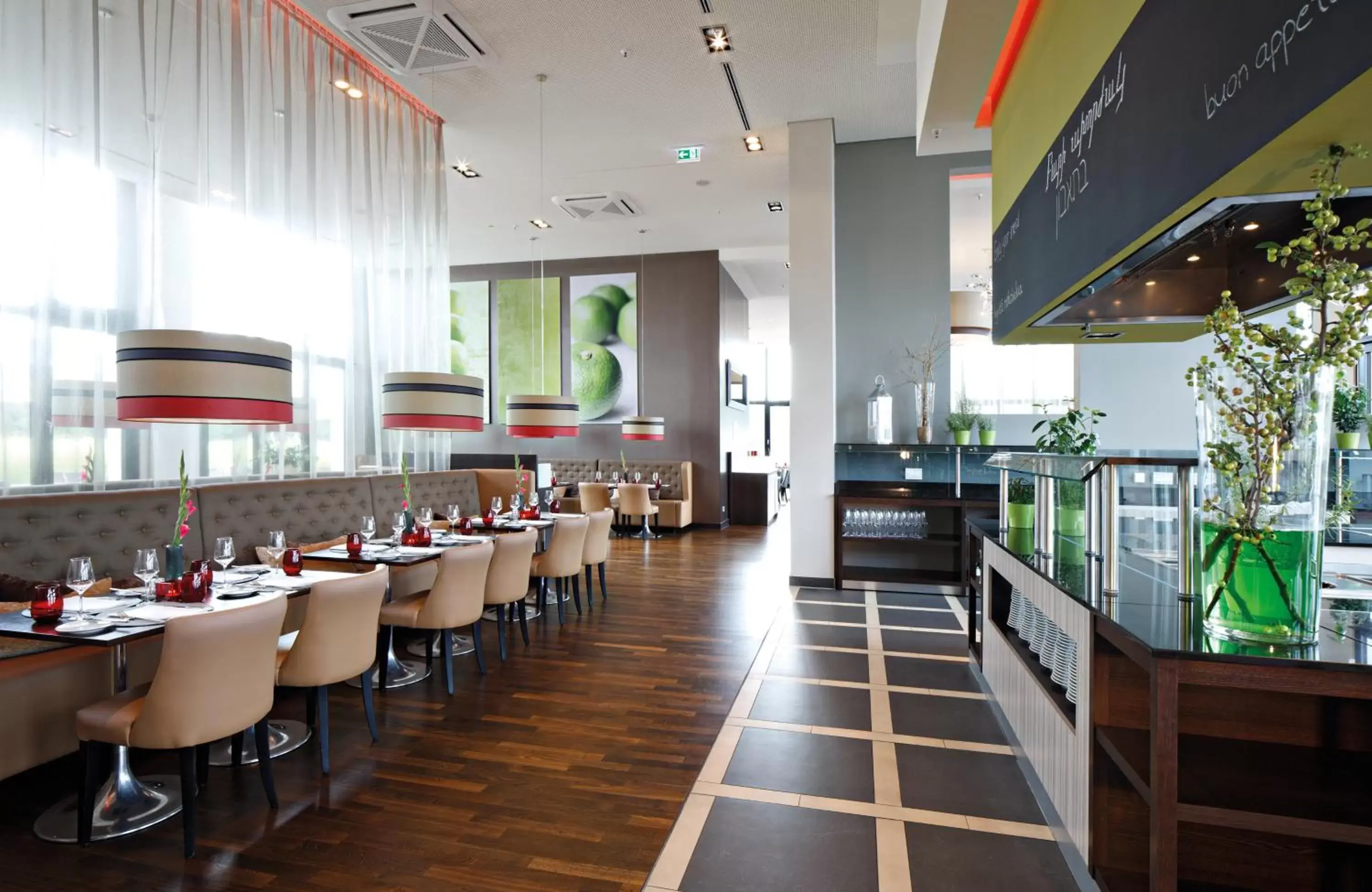 Restaurant/Places to Eat in Leonardo Royal Hotel Munich