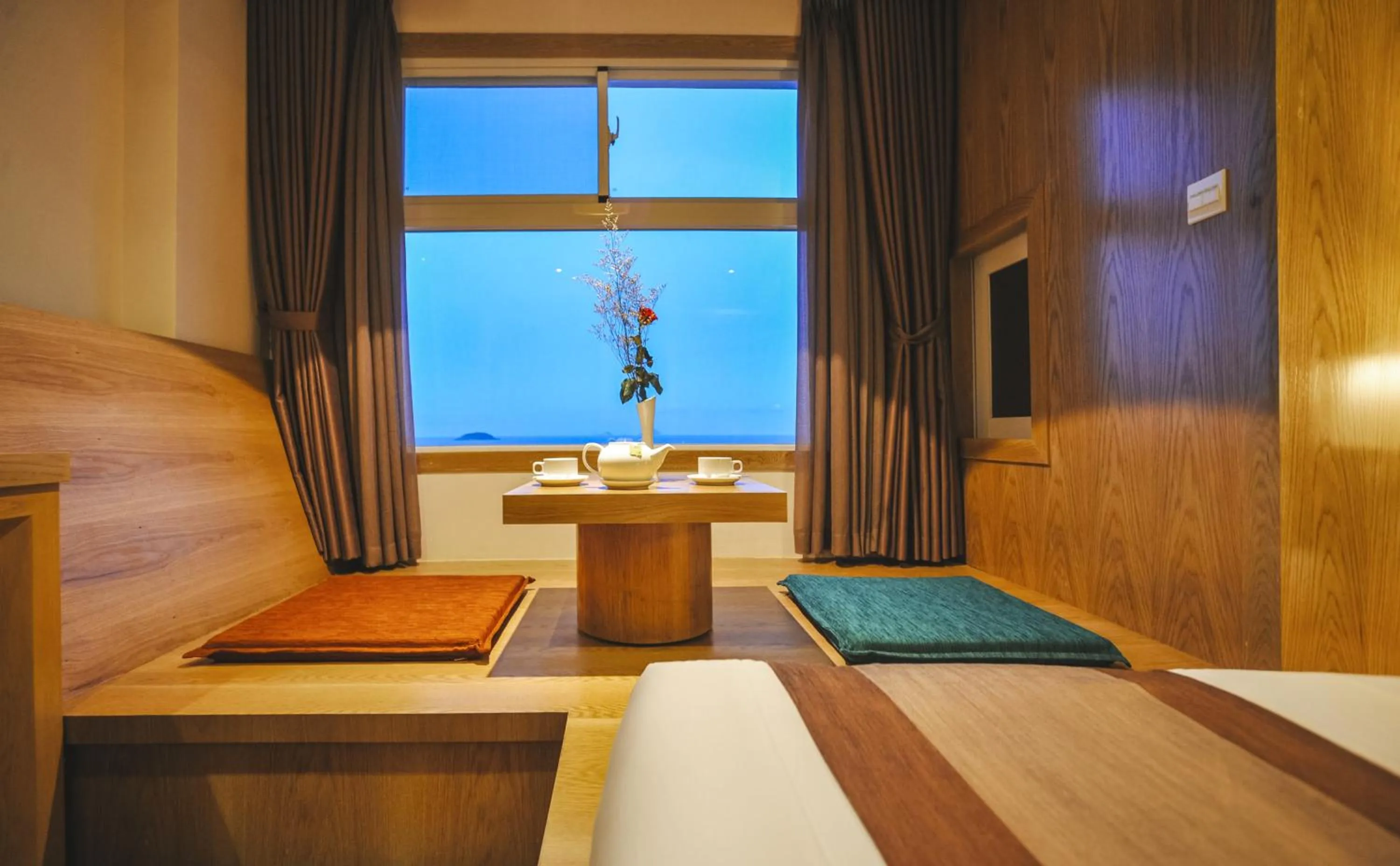 Seating area, Bed in Seasing Boutique Hotel