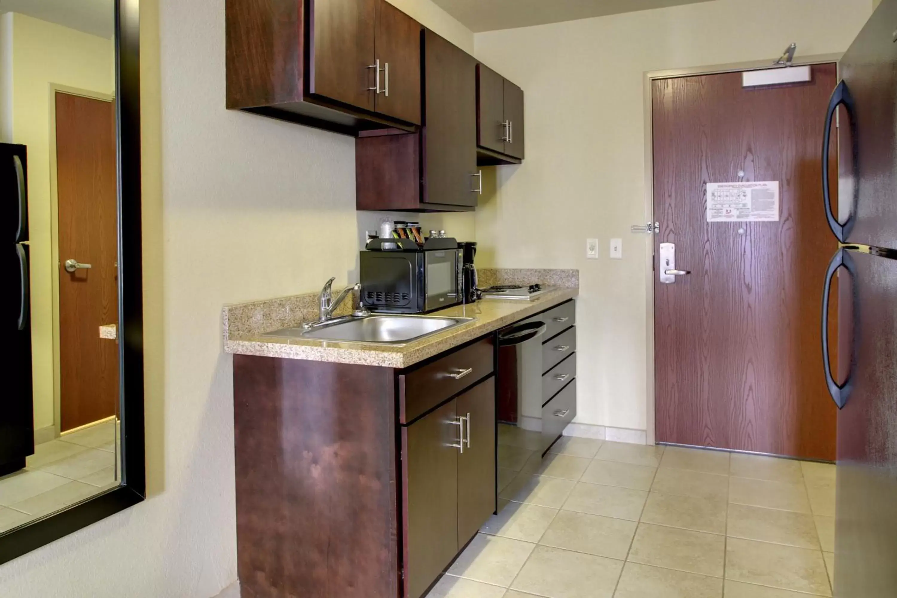 Kitchen or kitchenette, Kitchen/Kitchenette in Cobblestone Inn & Suites-Winterset