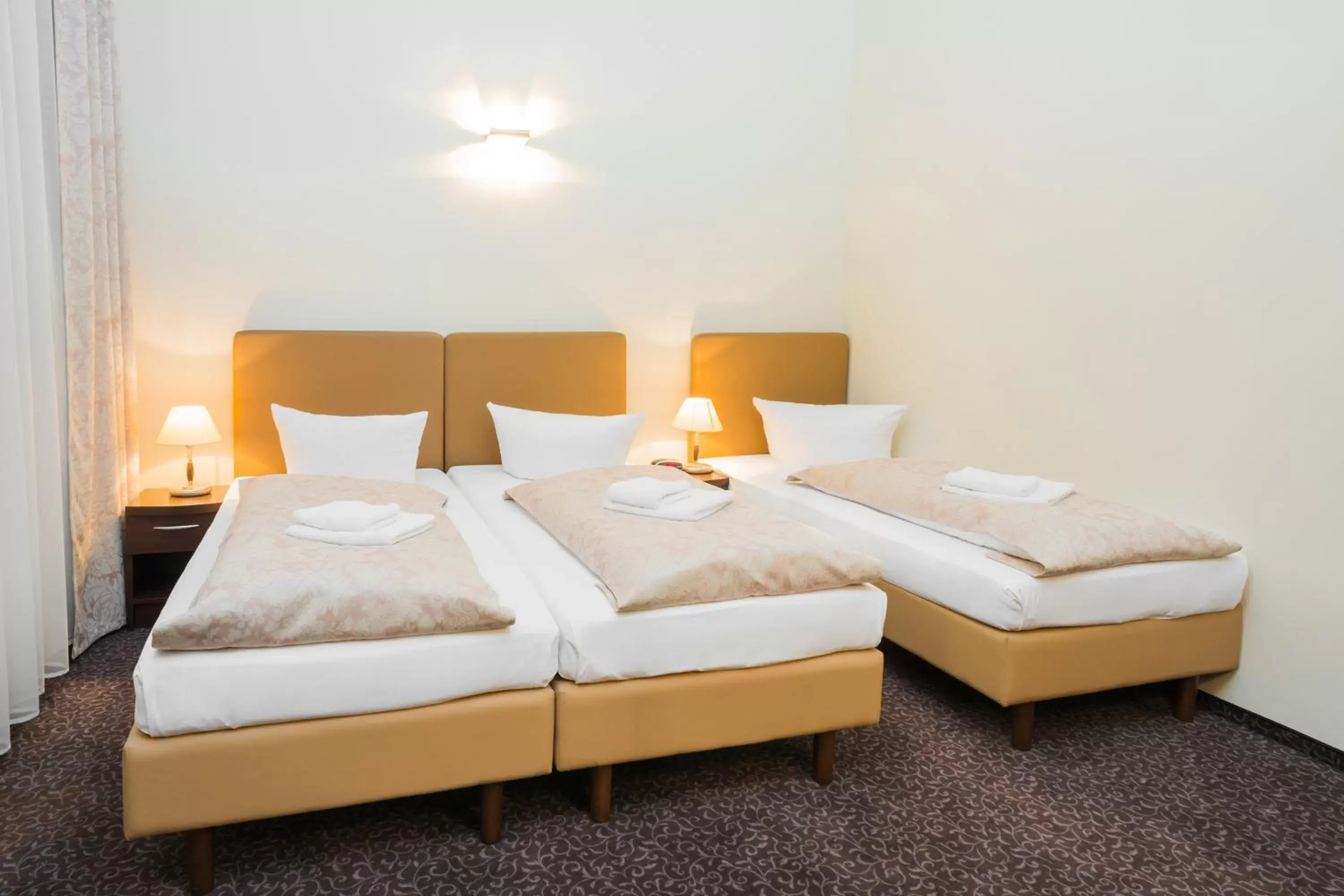 Bedroom, Bed in Upper Room Hotel Kurfürstendamm